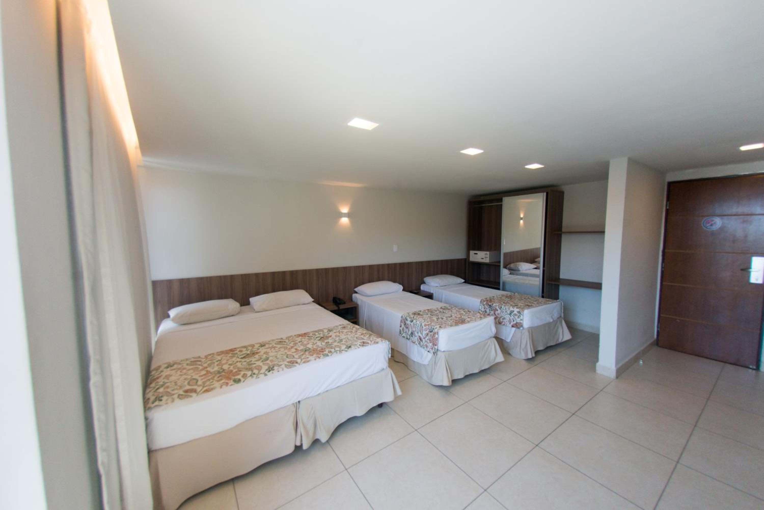 Bessa Beach Hotel — Quadruple Room