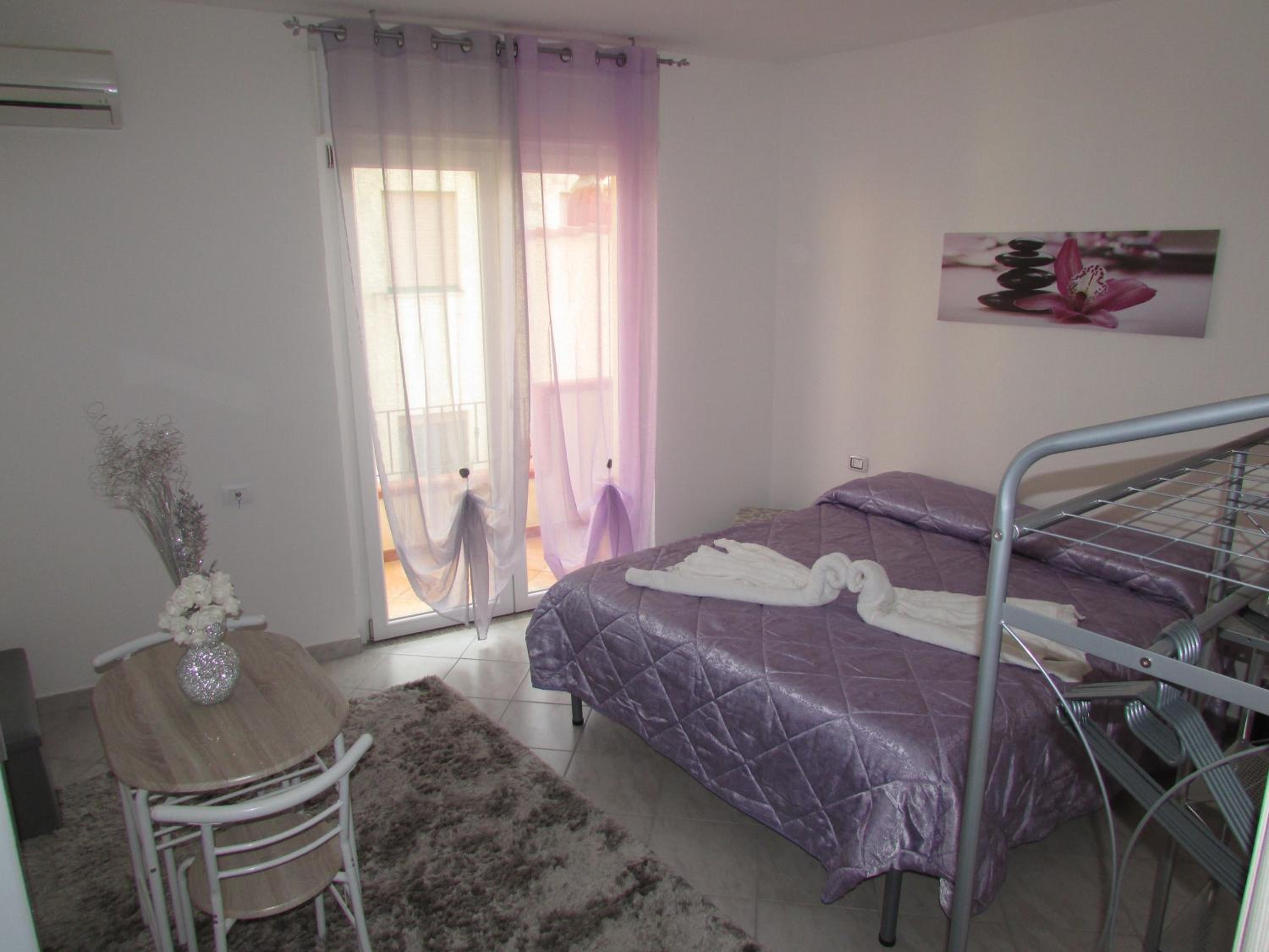 Double Room with Private Bathroom - Photo 4