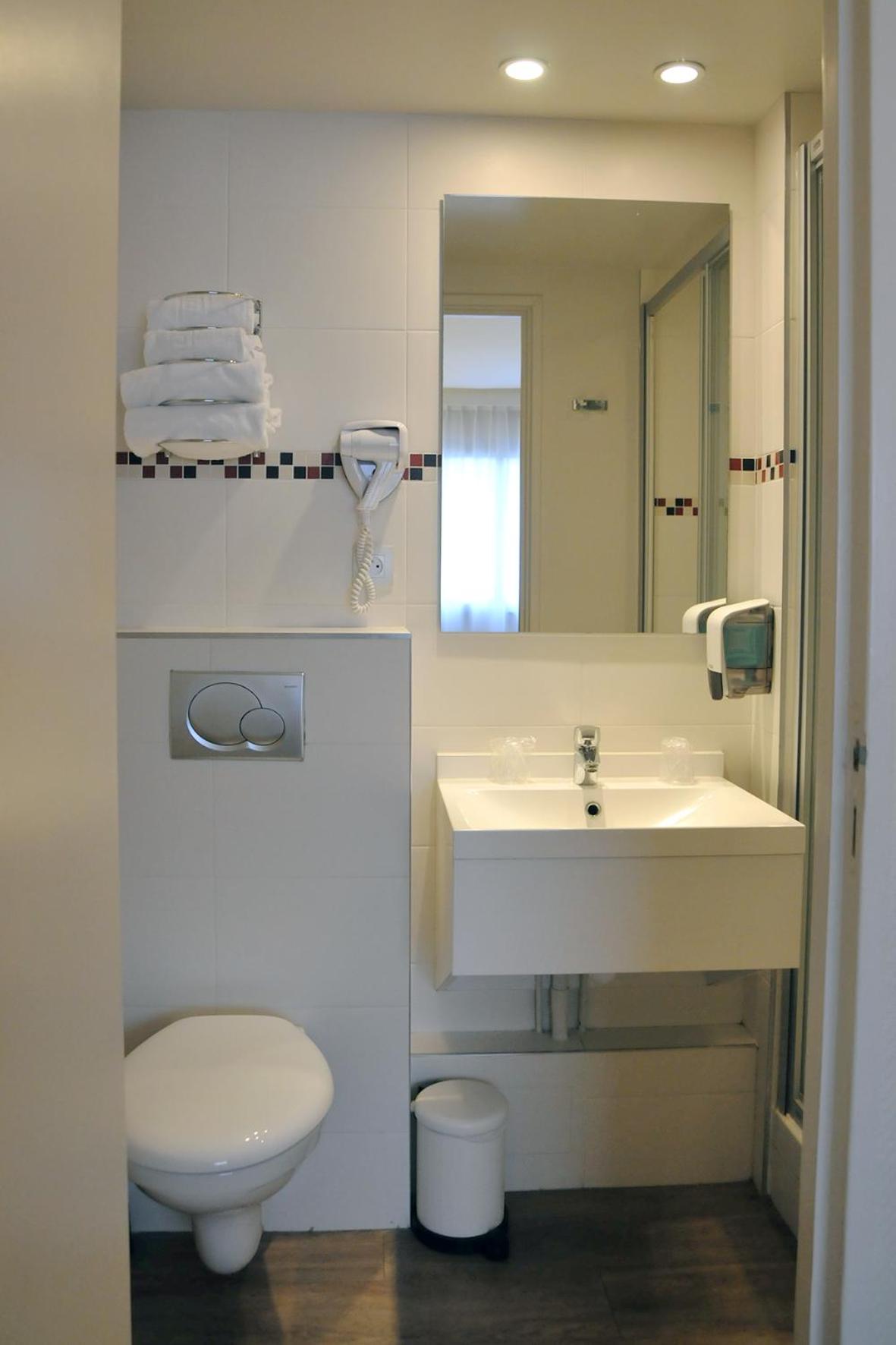 Standard Double Room - Photo 7