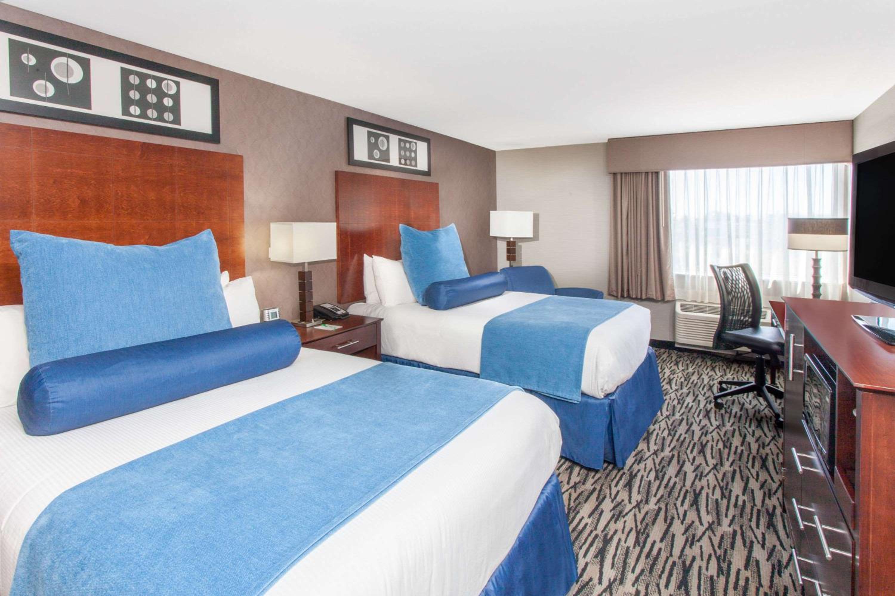 Room with two Full Size Beds - Photo 1
