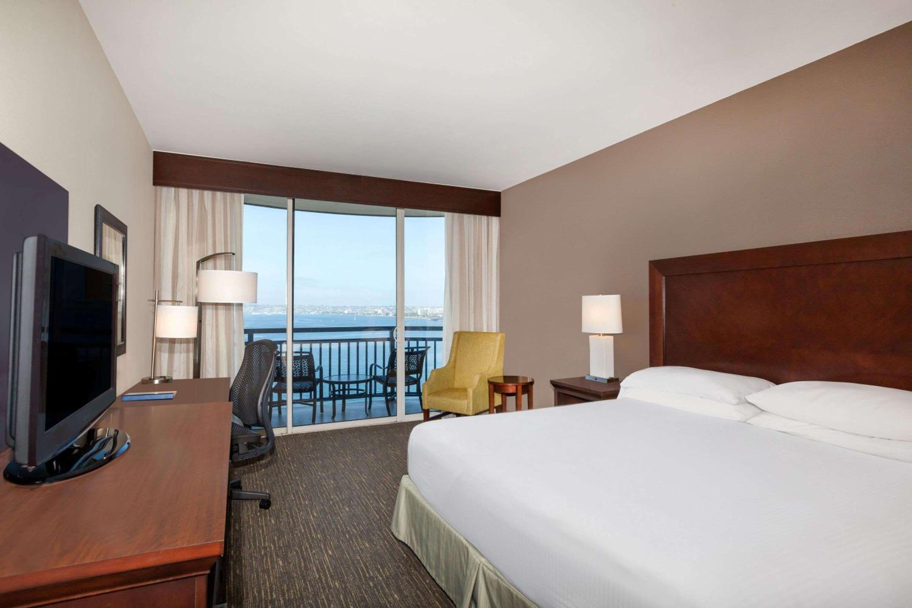 1 King Bed, Premium Room, Bay View, Non-Smoking