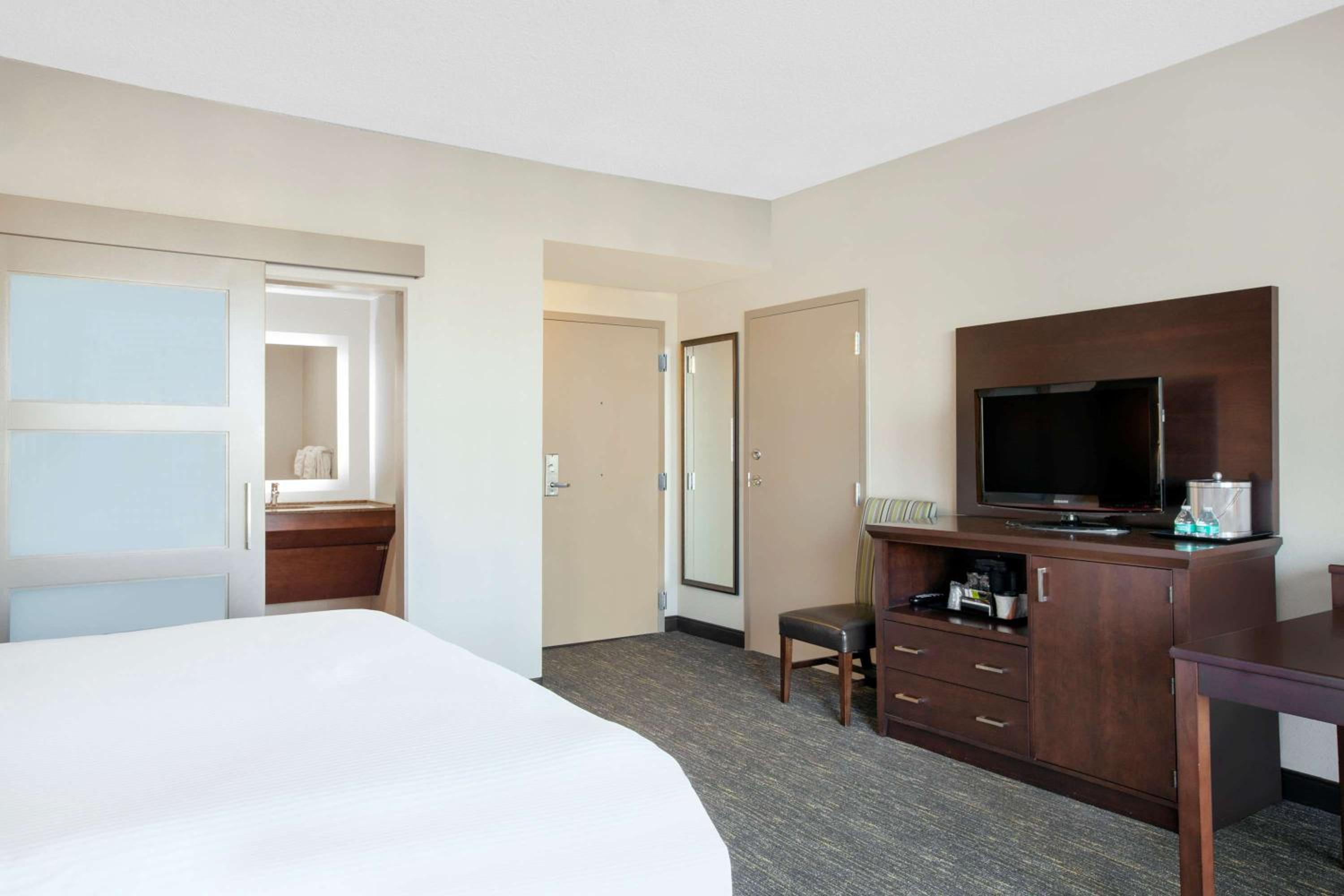 2 Double Beds, Deluxe Room, Non-Smoking