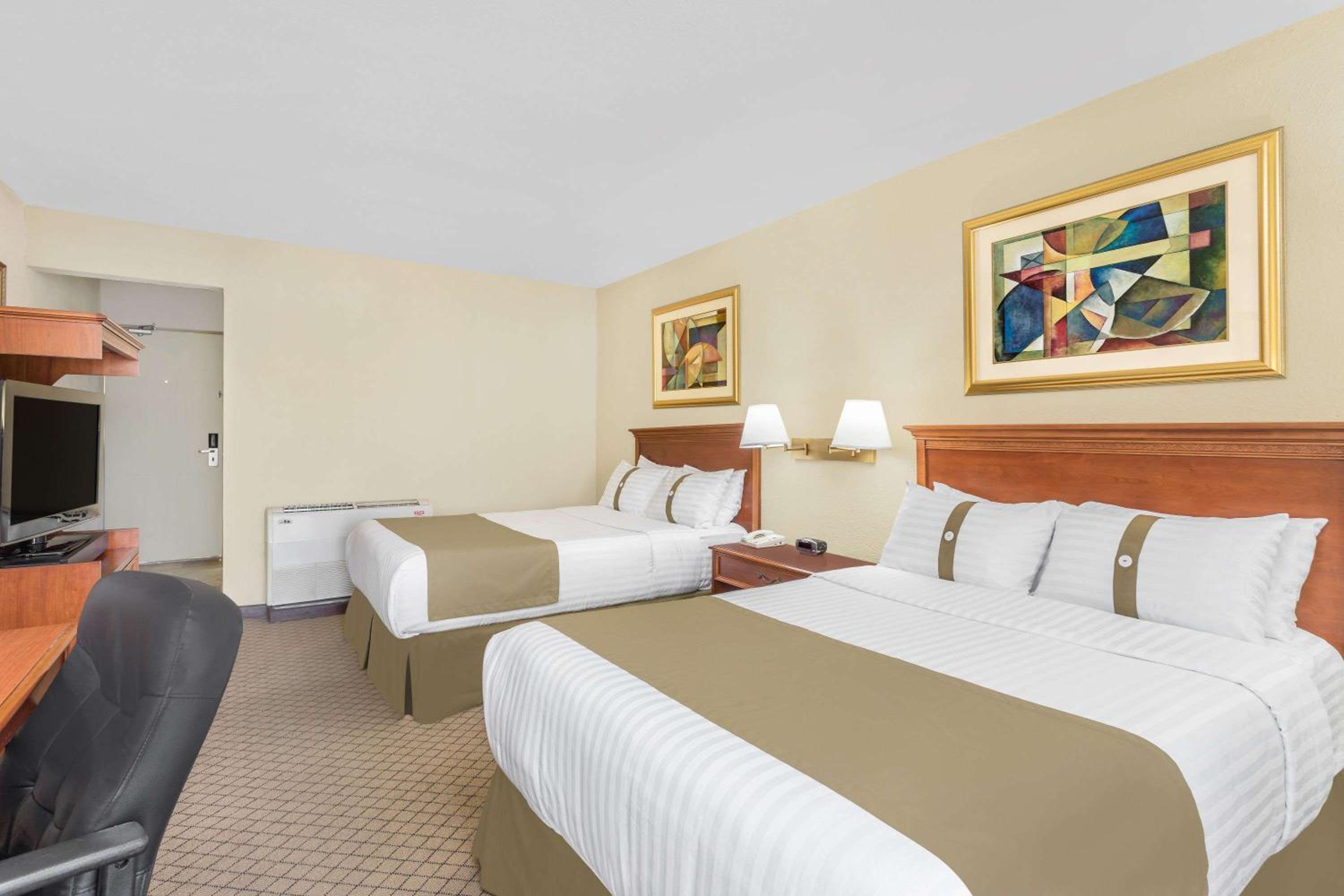 Double Room with Two Double Beds - Non-Smoking - Photo 1