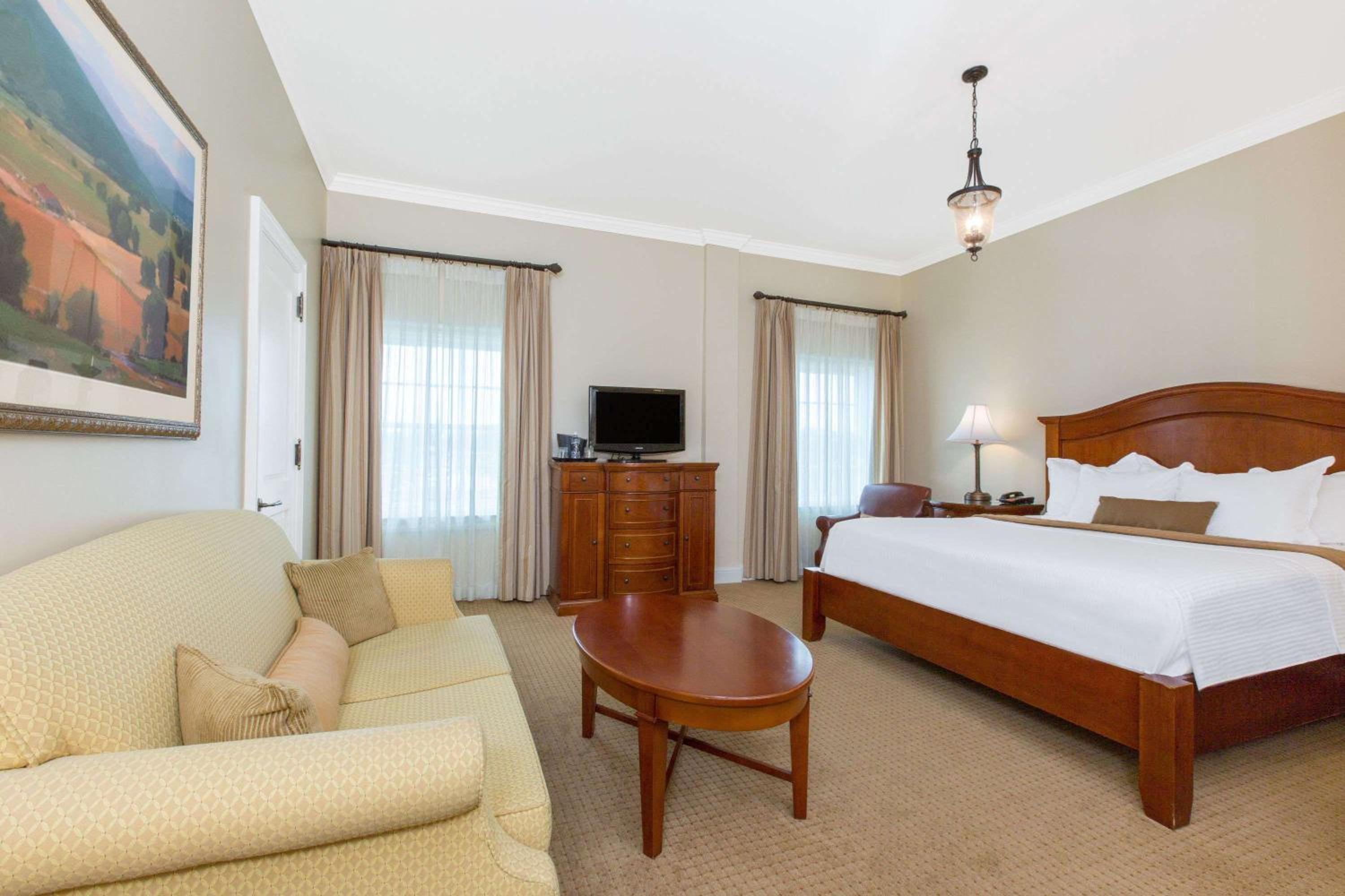 King Room with Sofa Bed - Non-Smoking - Photo 3