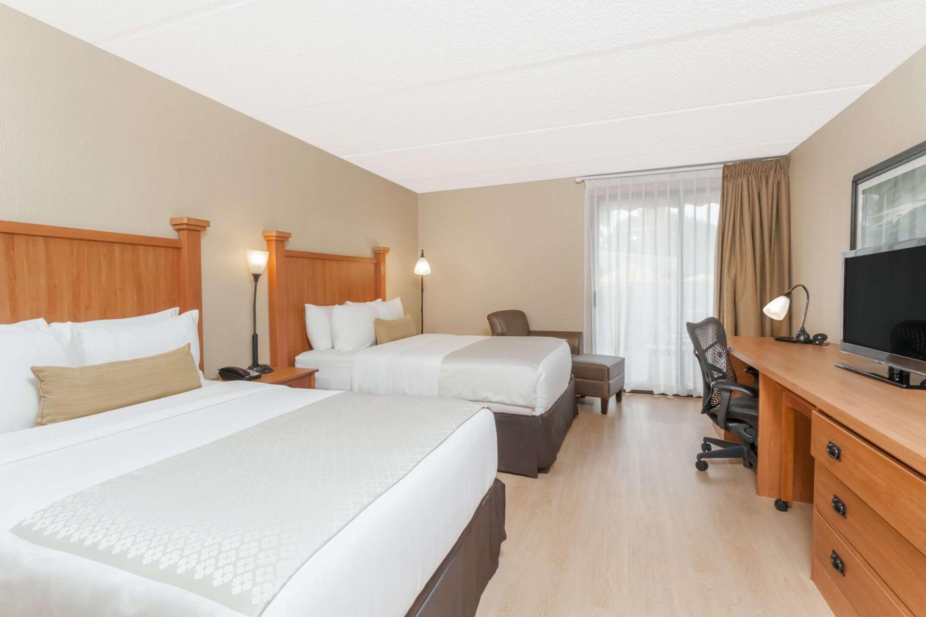 Double Room with Two Double Beds - Photo 4