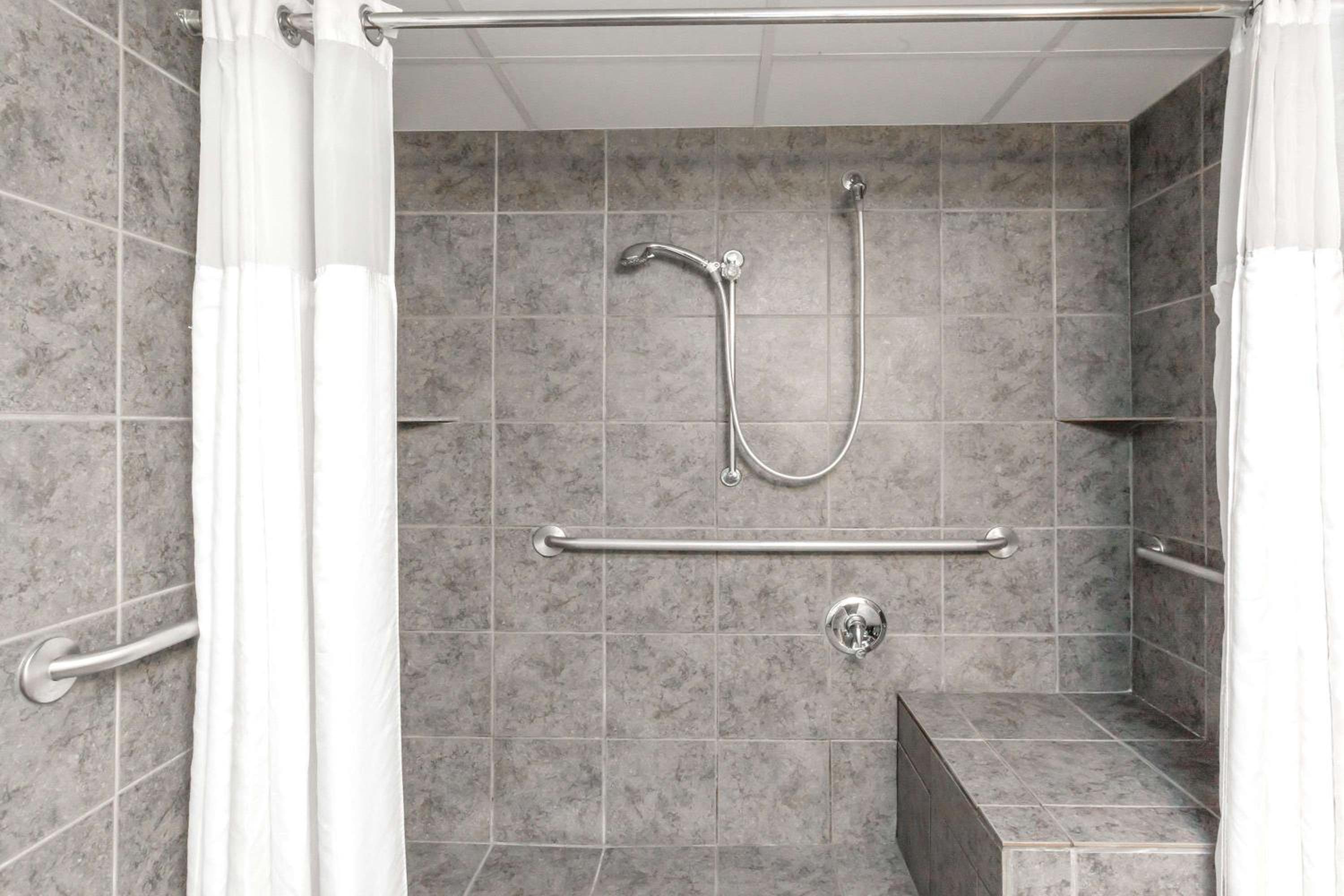 Accessible 2 Double Beds - Photo 4