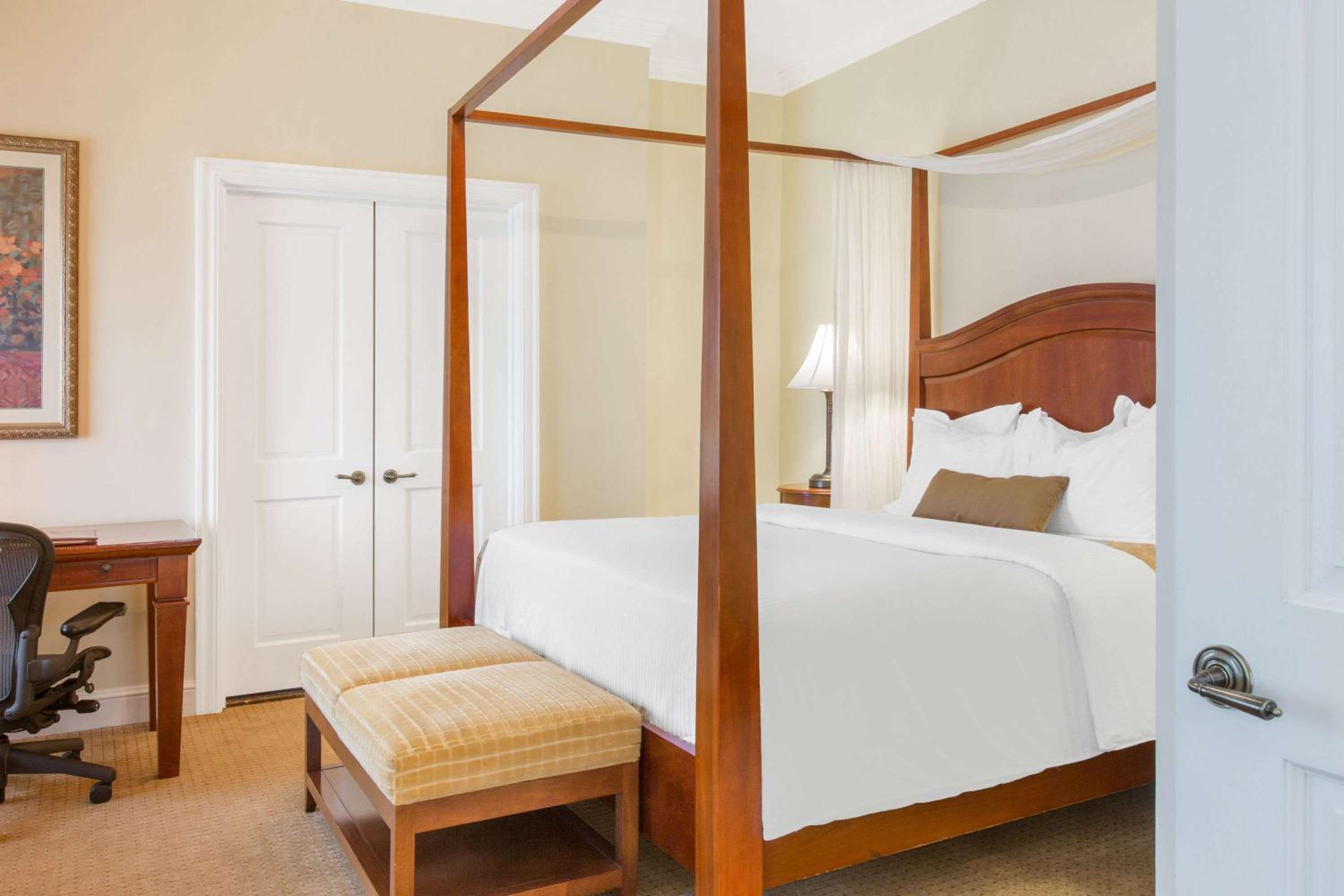 One-Bedroom King Suite - Non-Smoking - Photo 3