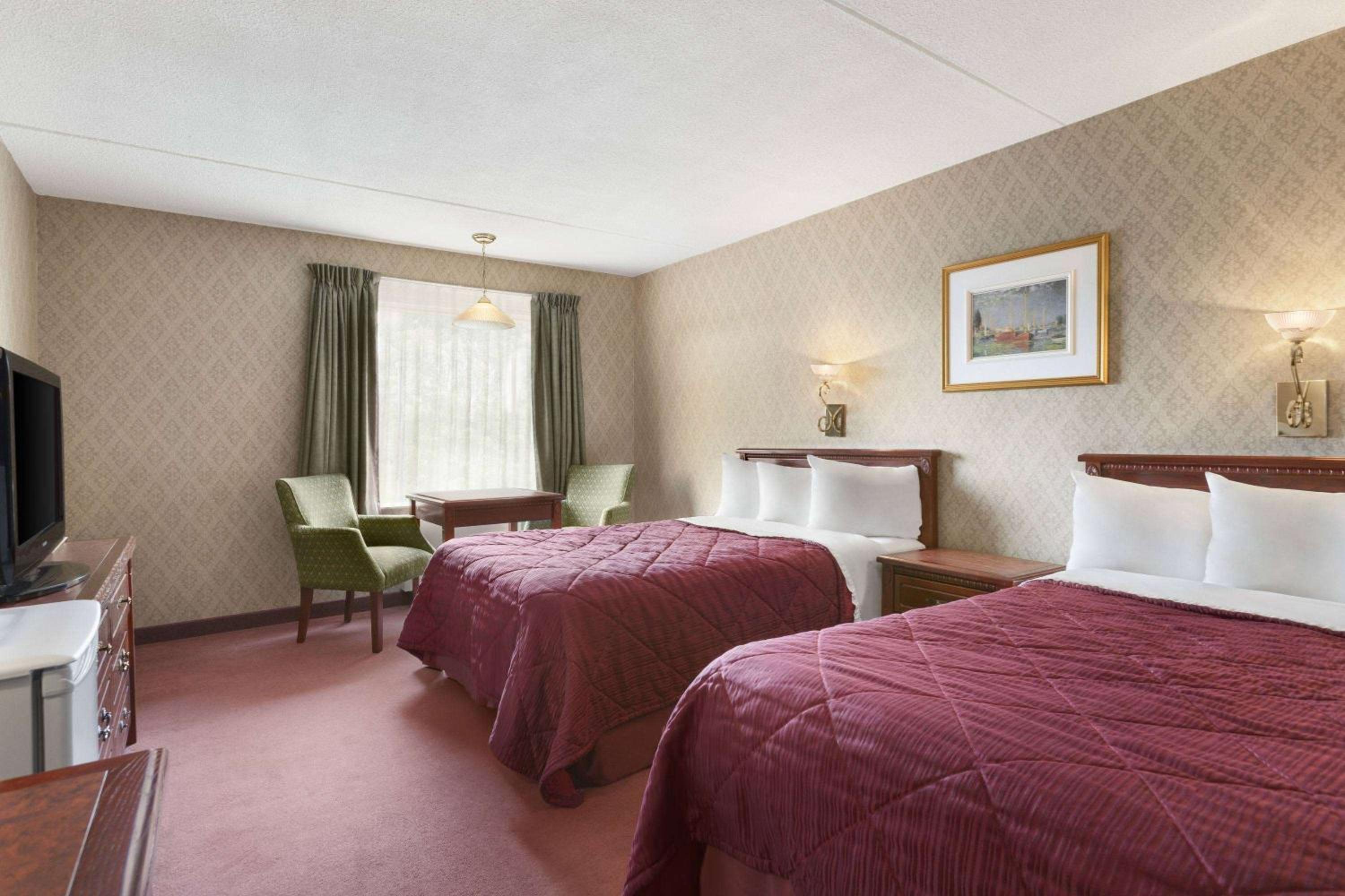 Double Room With Two Double Beds - Non-Smoking / Non-Pet Friendly photo 1