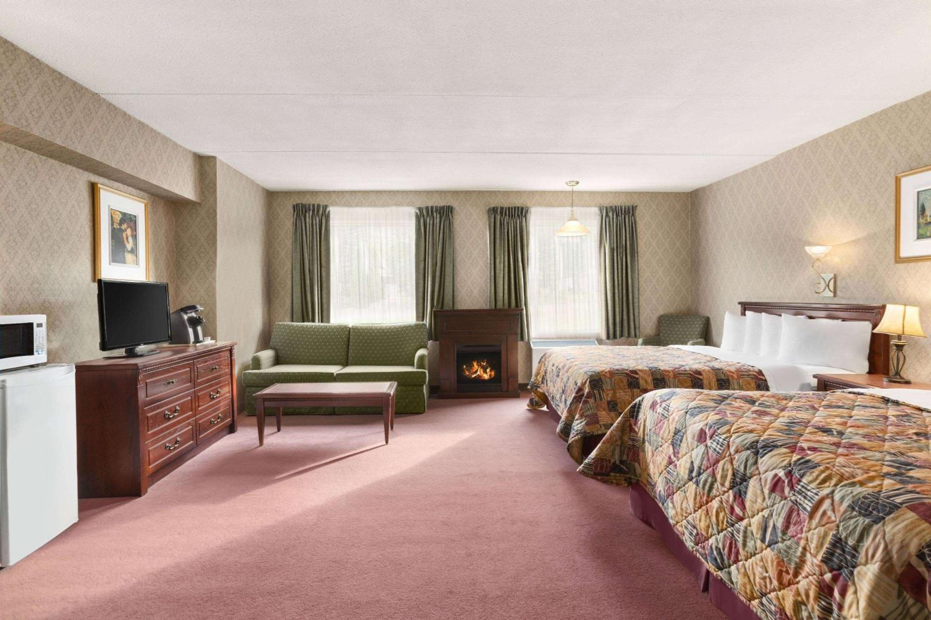 Studio Suite With Two Queen Beds - Non-Smoking / Non-Pet Friendly