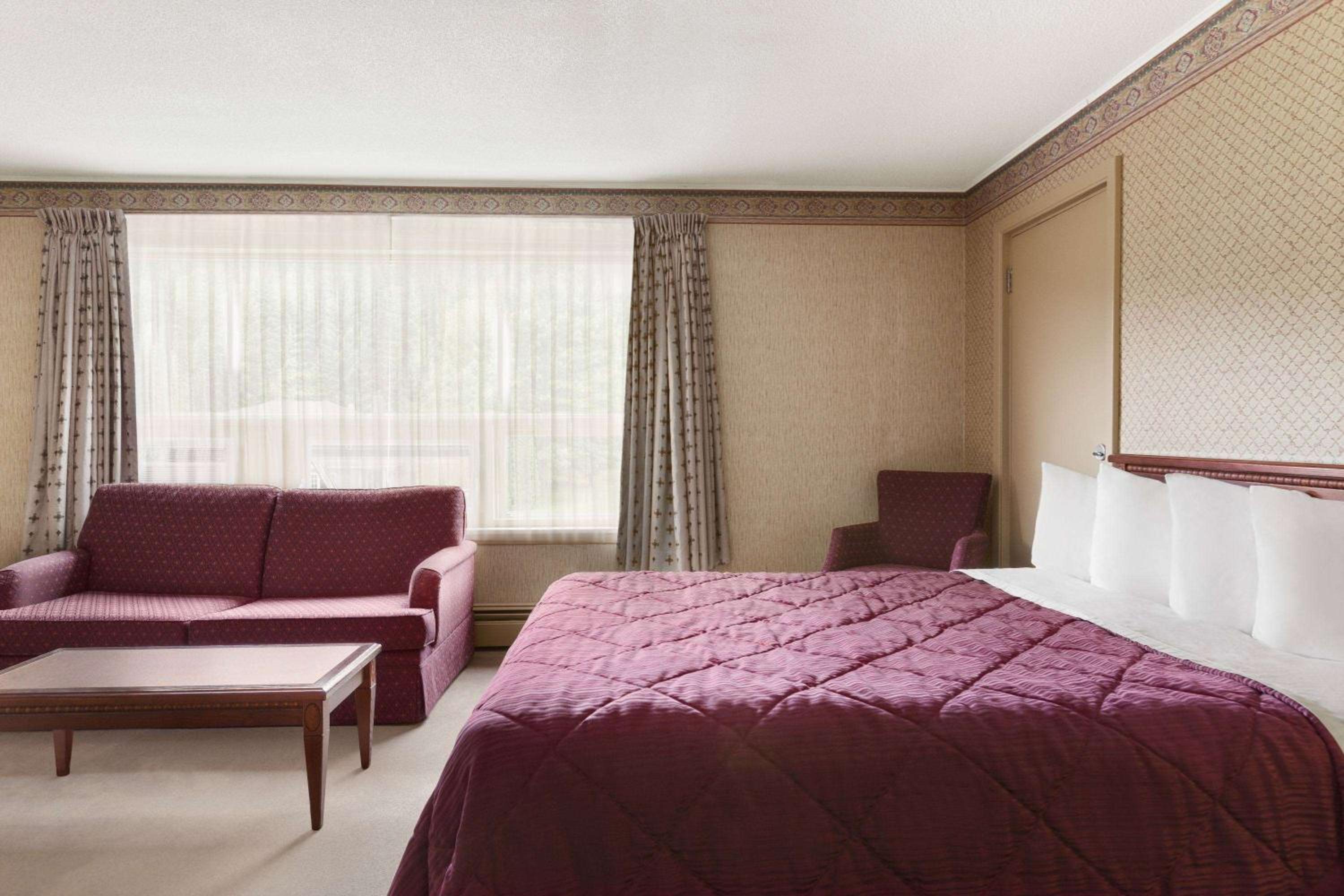Double Room - Non-Smoking / Non-Pet Friendly photo 2