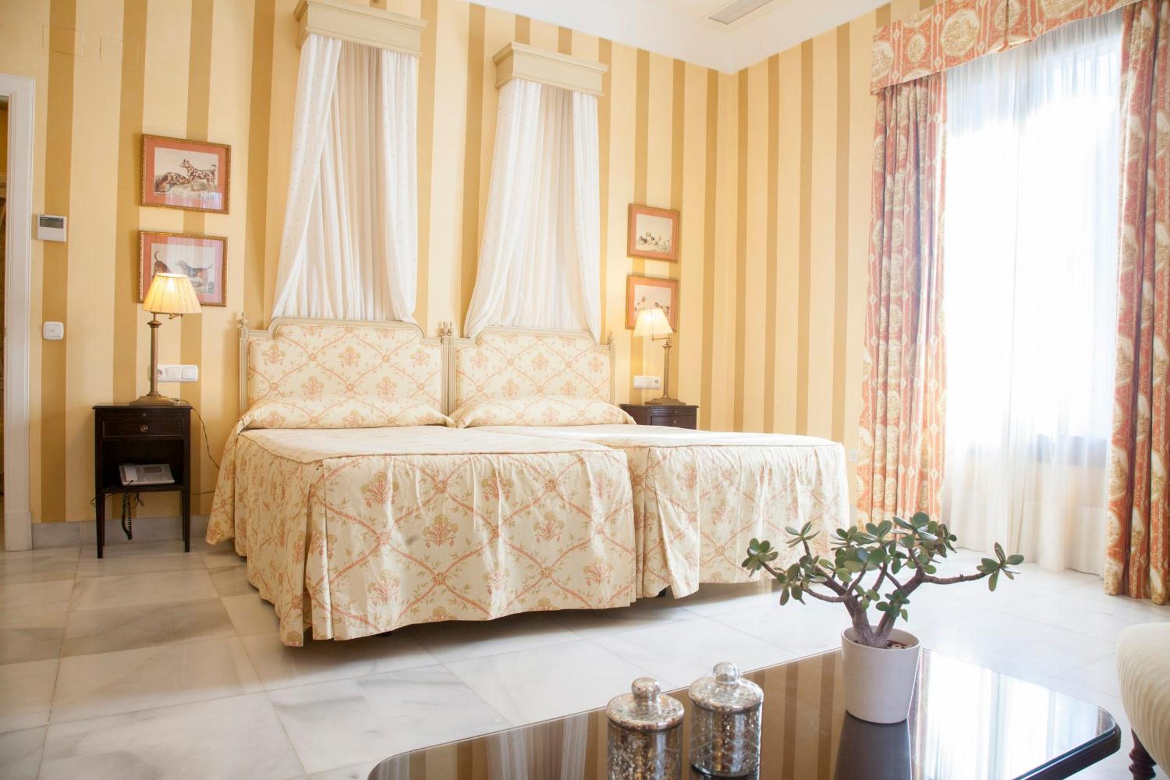 Superior Double or Twin Room - Photo 3