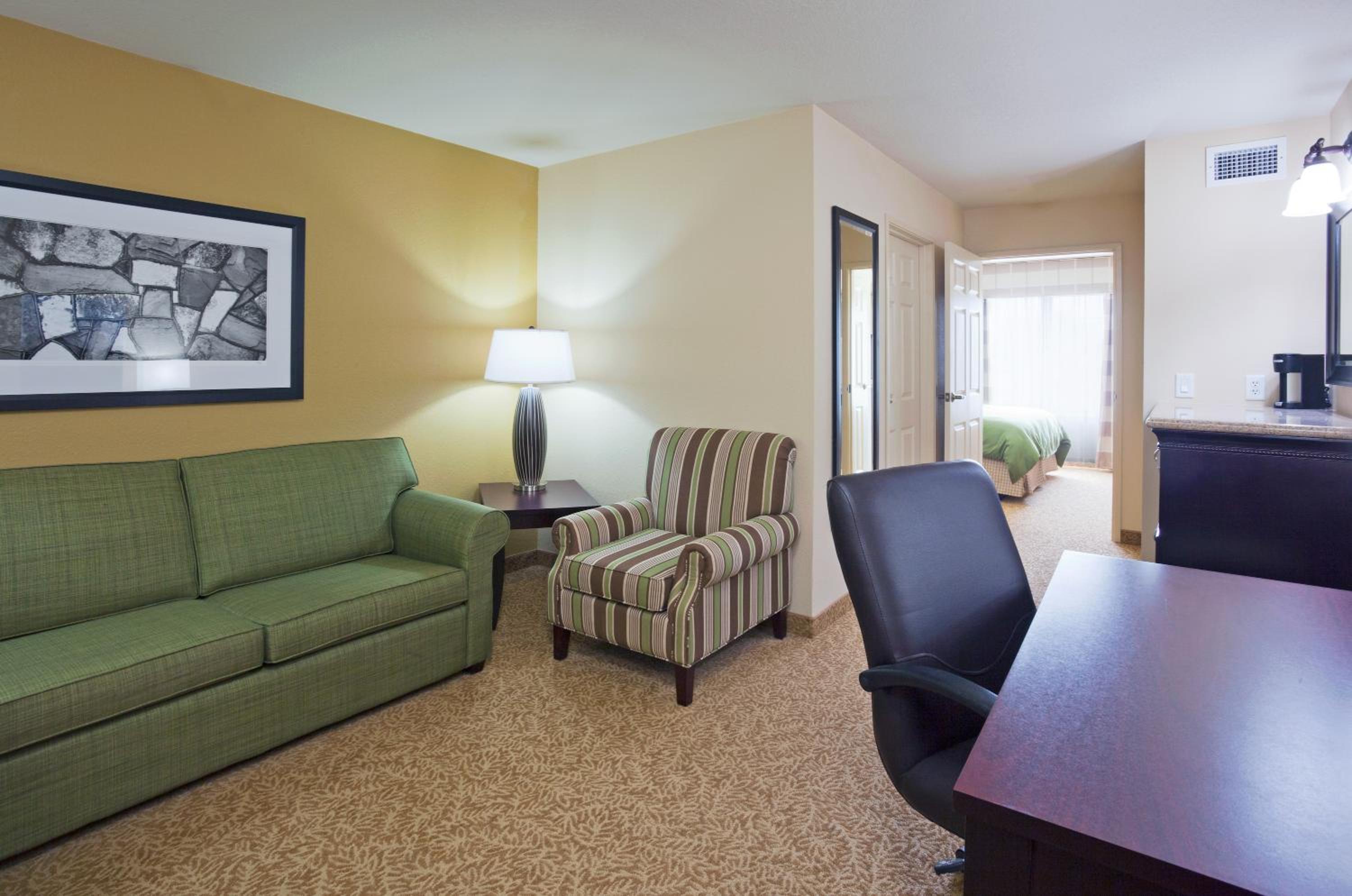 One-Bedroom King Suite - Photo 5