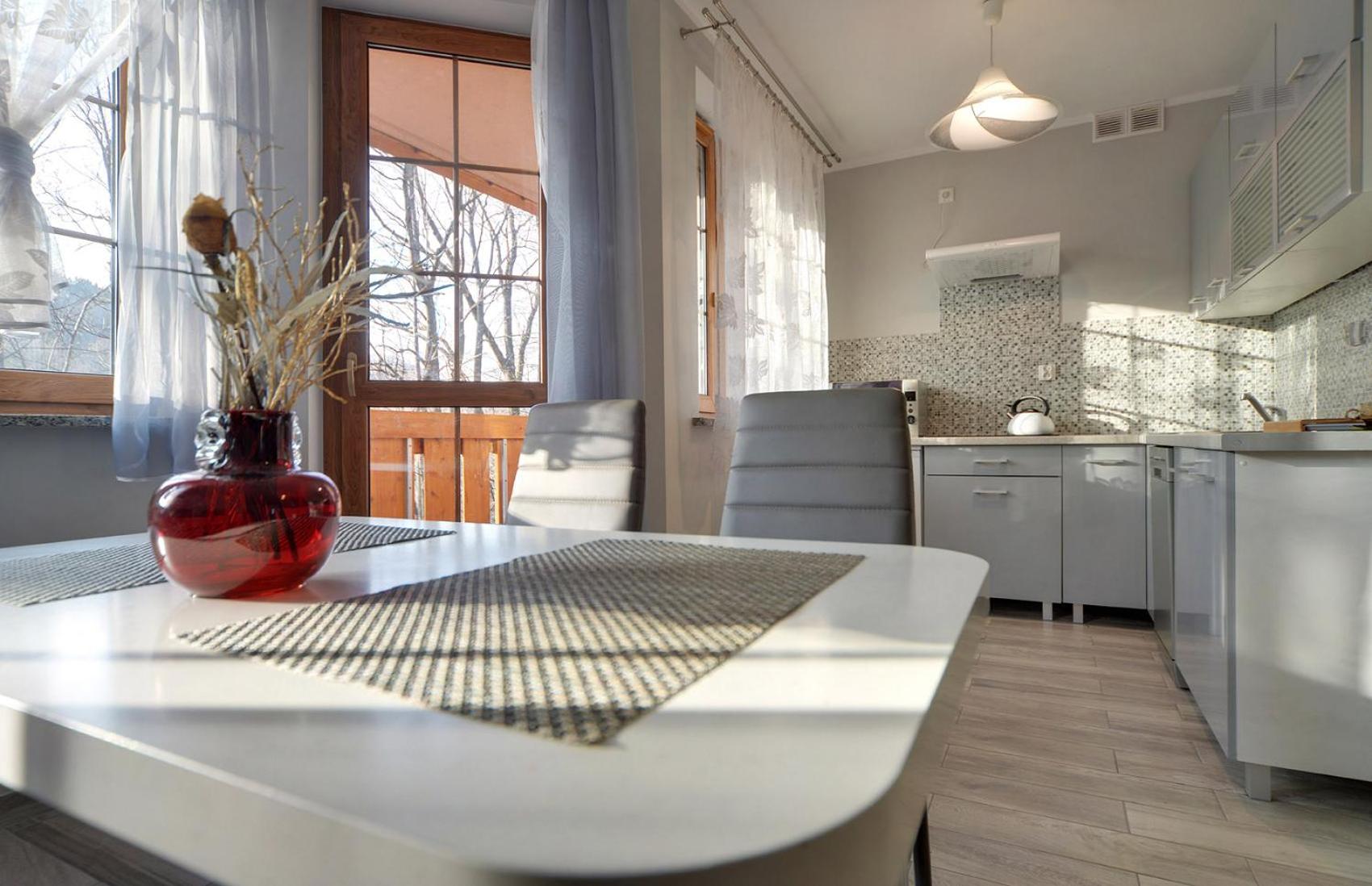 Apartment with Balcony - Photo 2