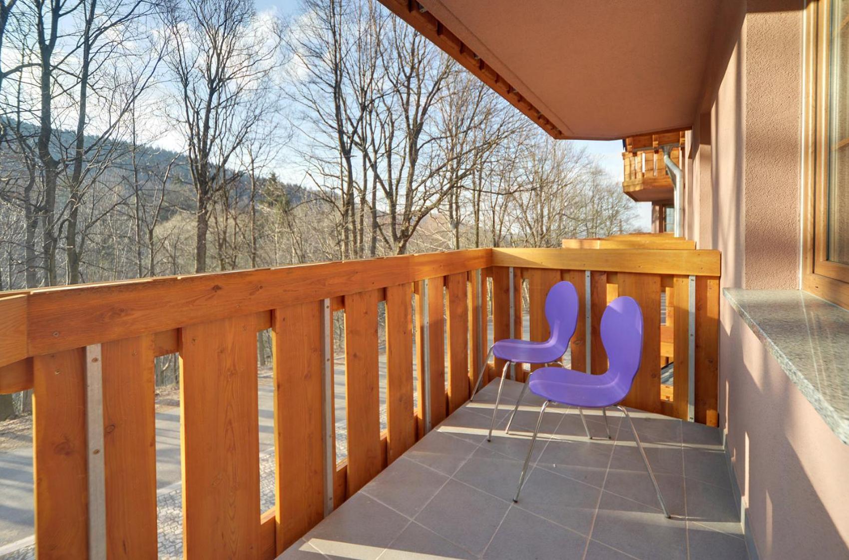 Apartment with Balcony - Photo 9