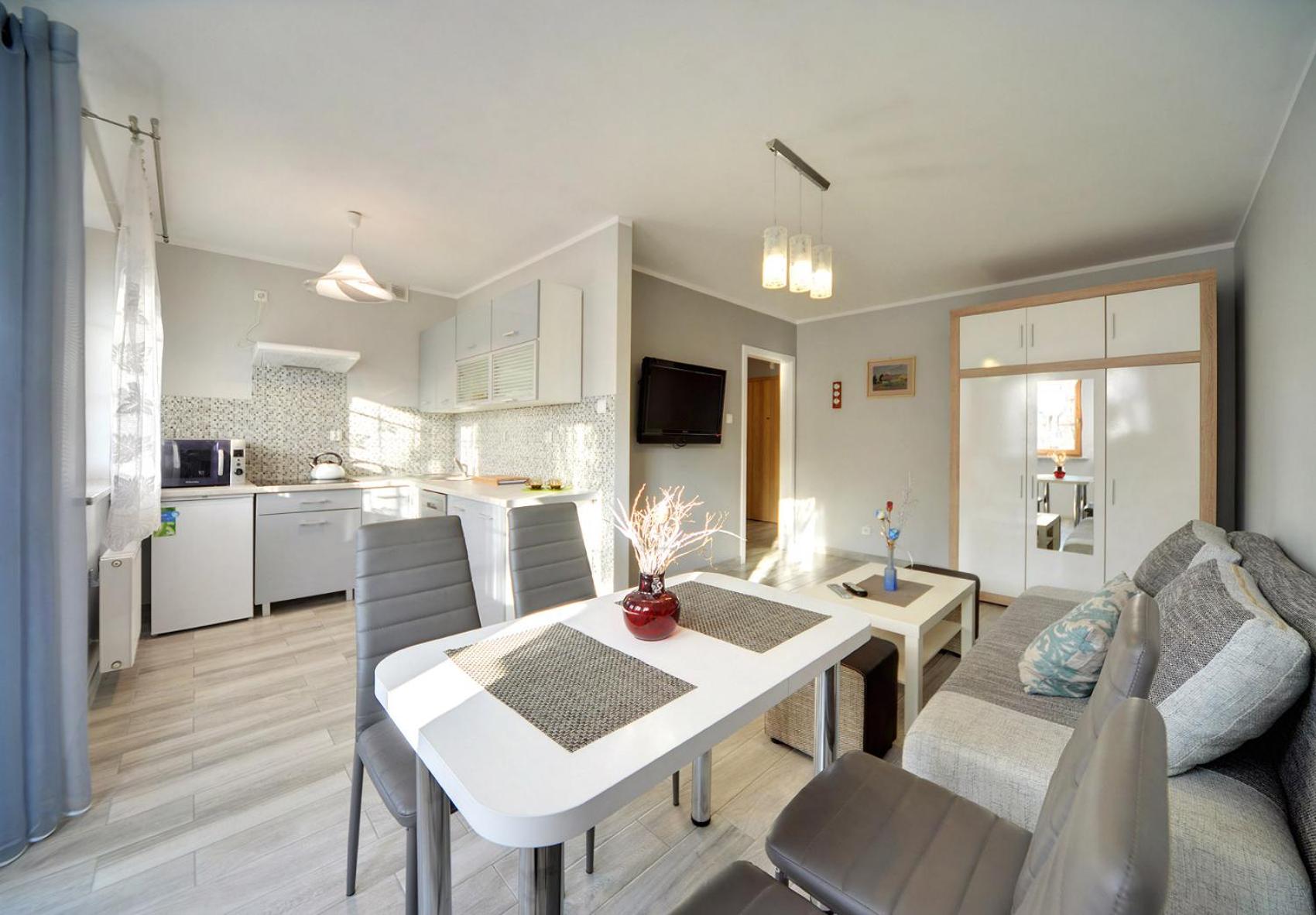 Apartment with Balcony - Photo 12