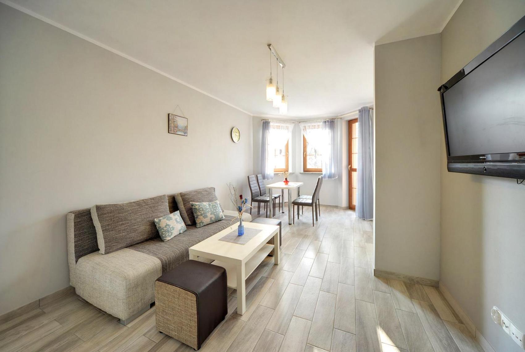 Apartment with Balcony - Photo 20