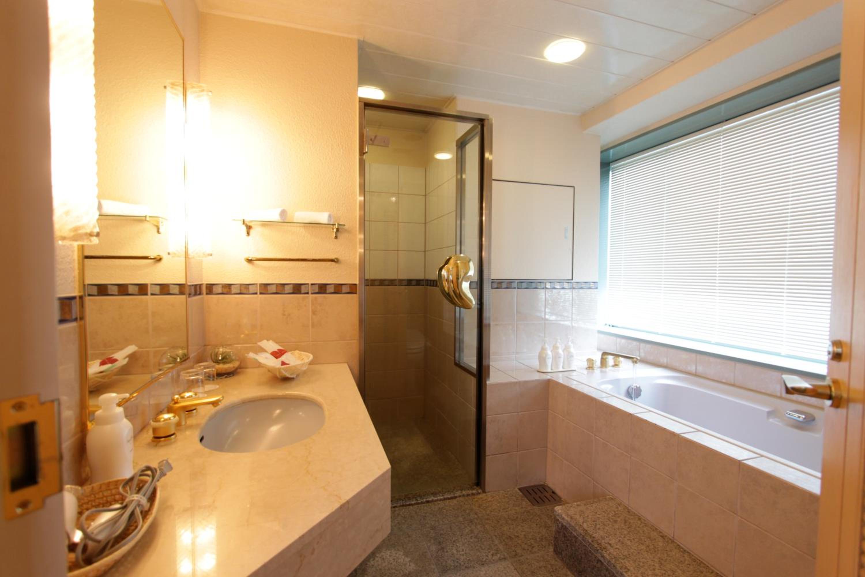 Deluxe Double Room - Smoking - Photo 3