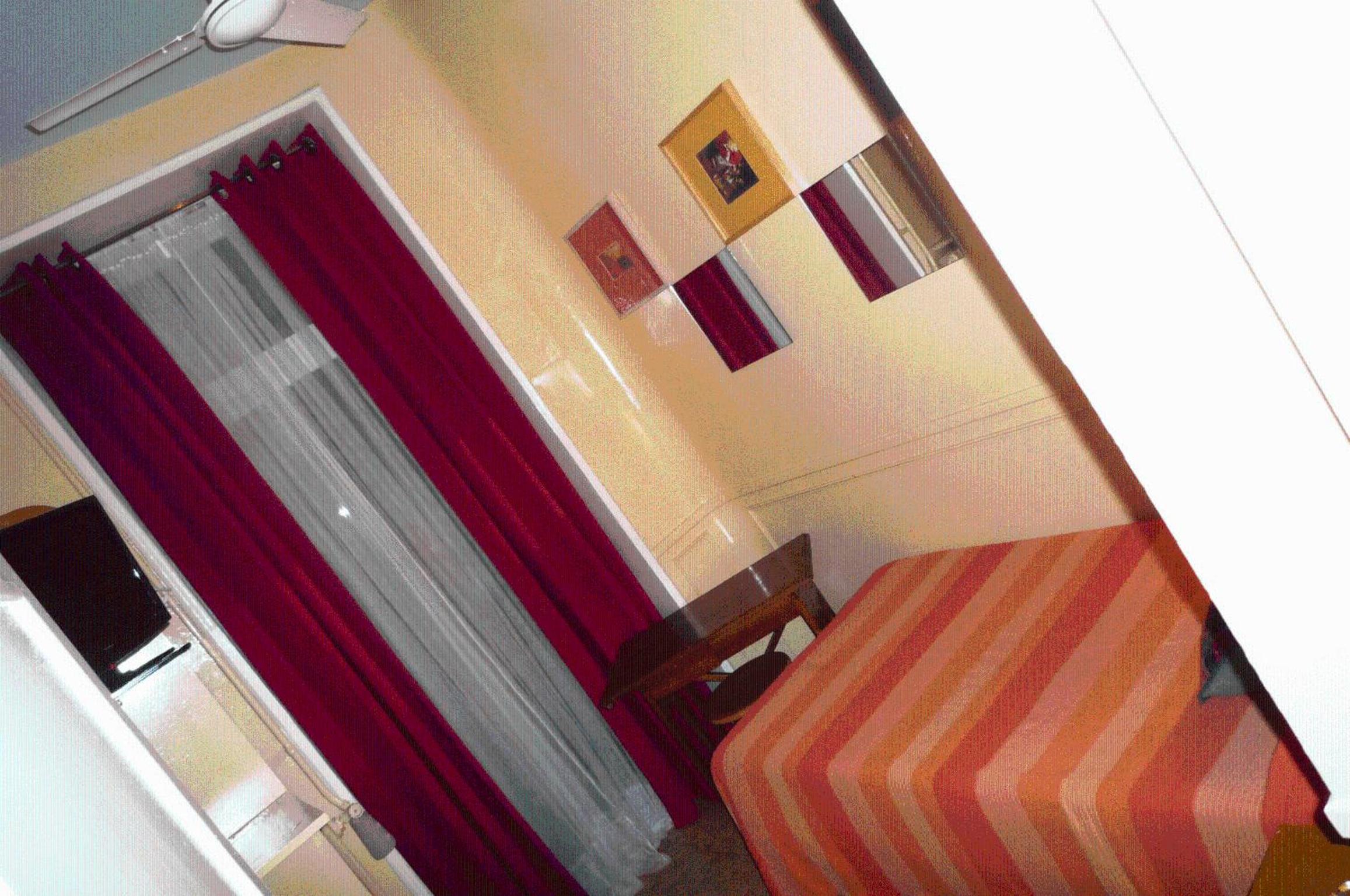 Single Room with Shared Bathroom thumbnail 6