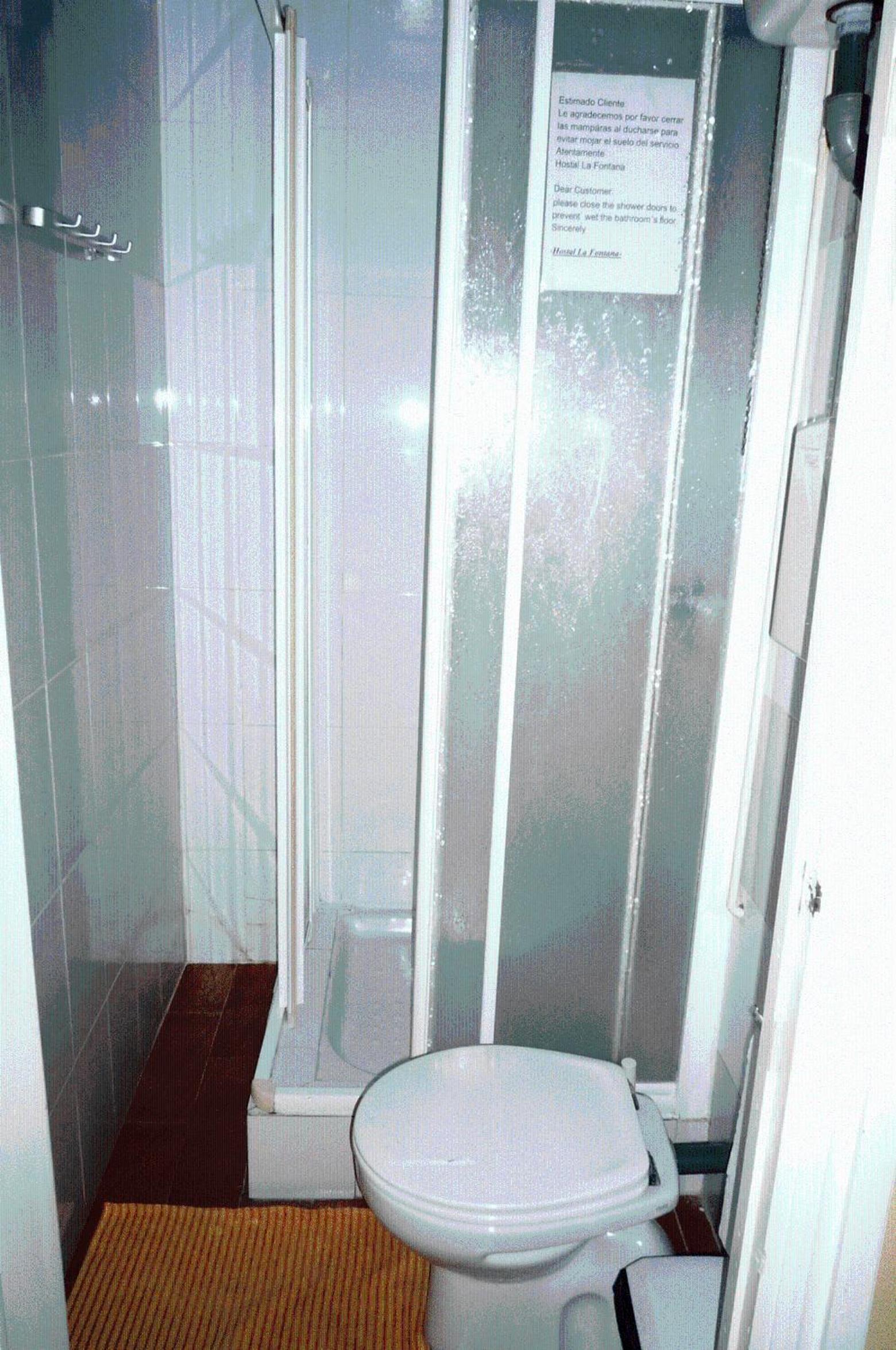 Single Room with Shared Bathroom thumbnail 5