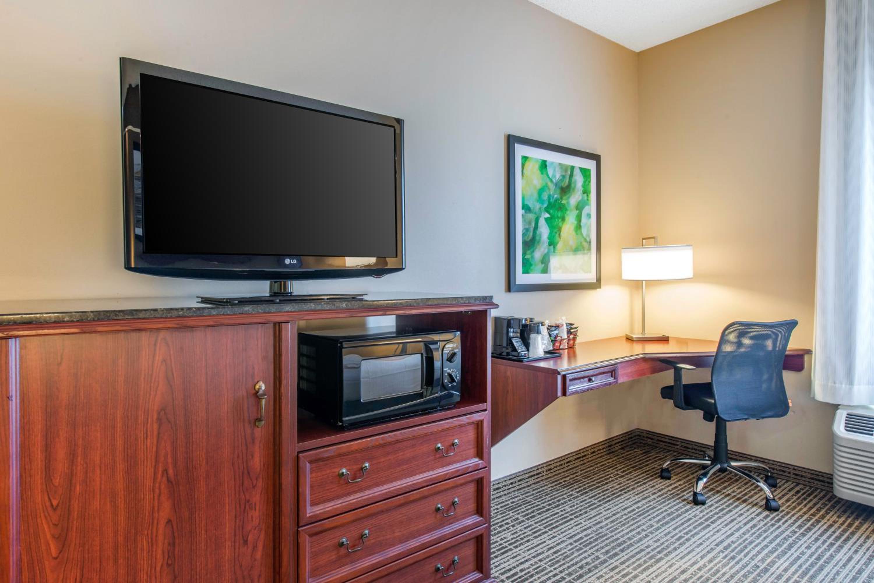 Double Room with Two Double Beds - Non-Smoking - Photo 2