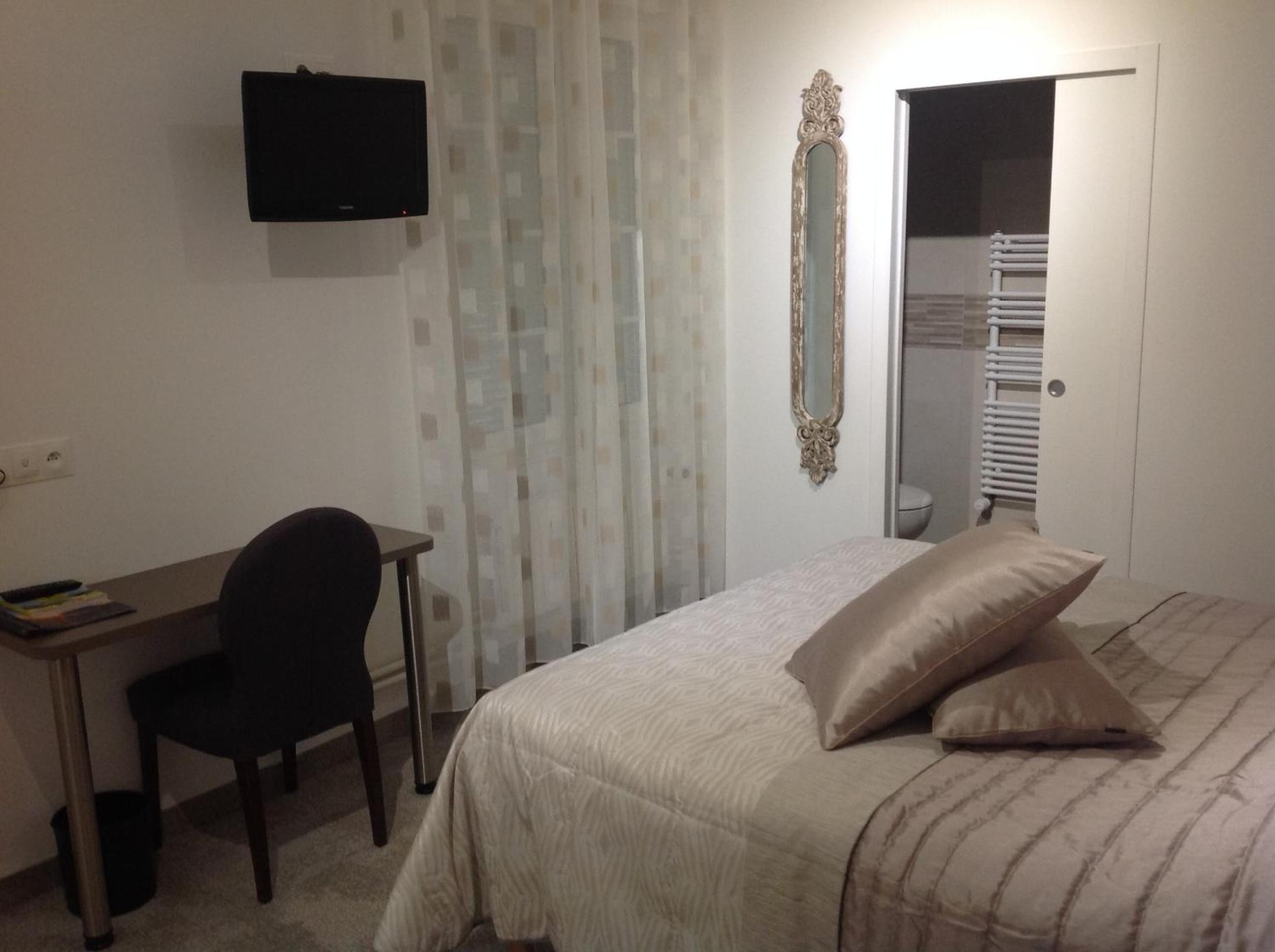 Superior Double Room with Shower photo 1
