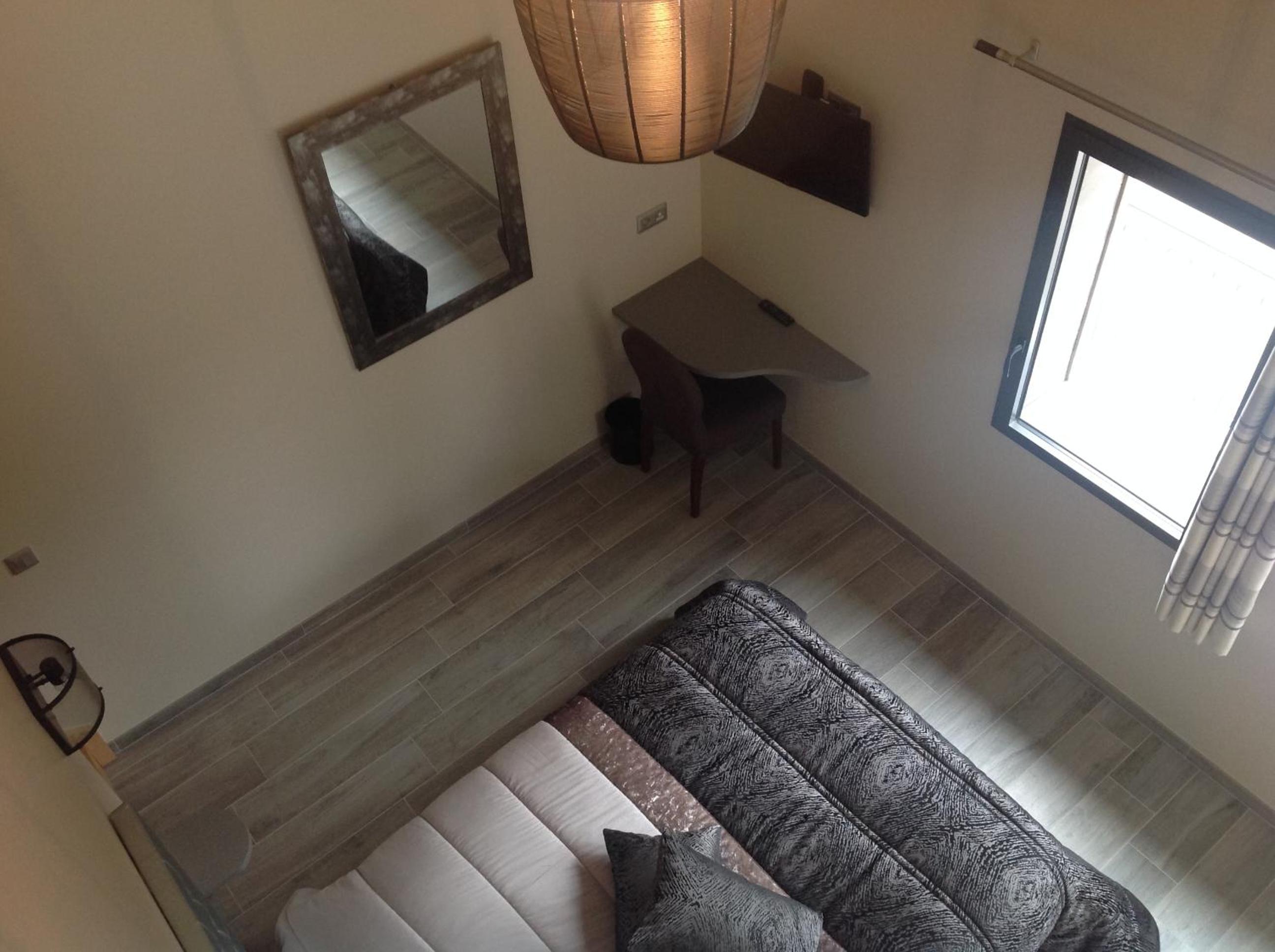 Superior Family Room - Photo 1