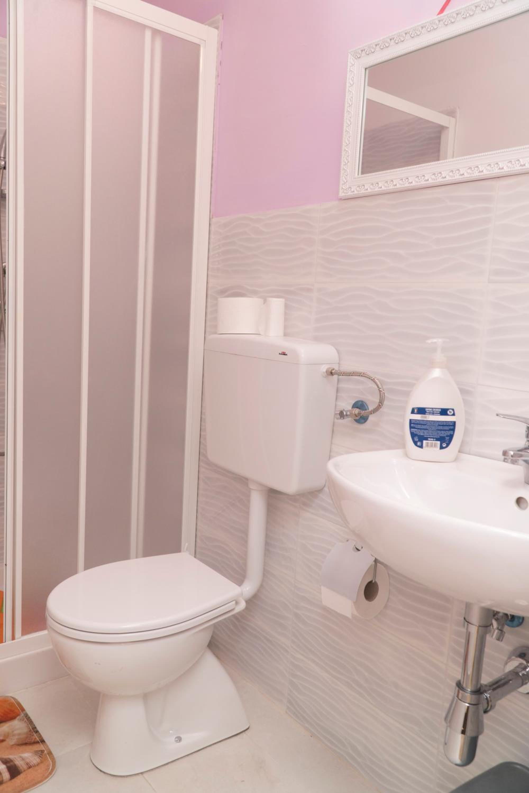 Double Room with Private Bathroom photo 3