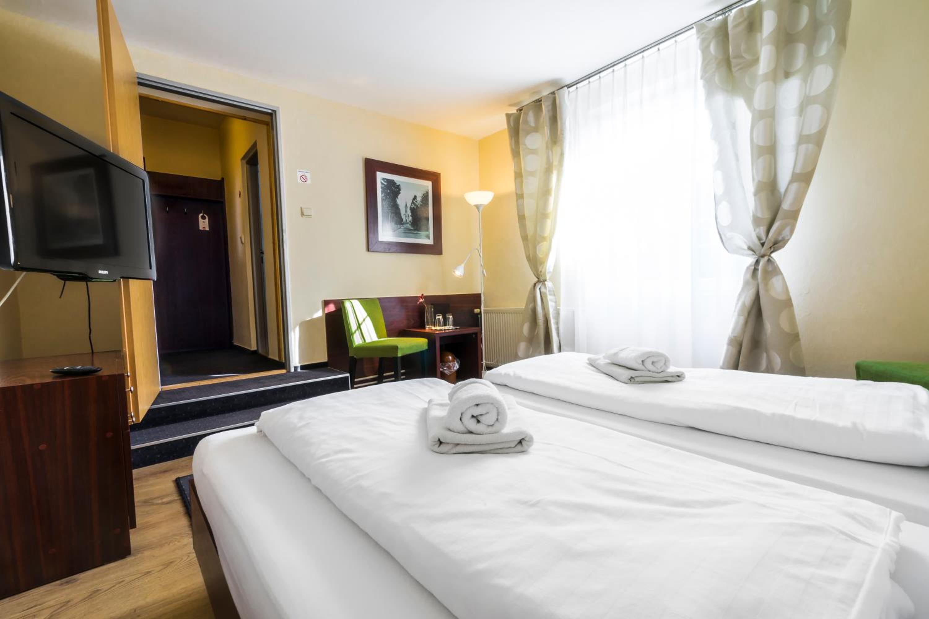 Double Room with Balcony photo 3