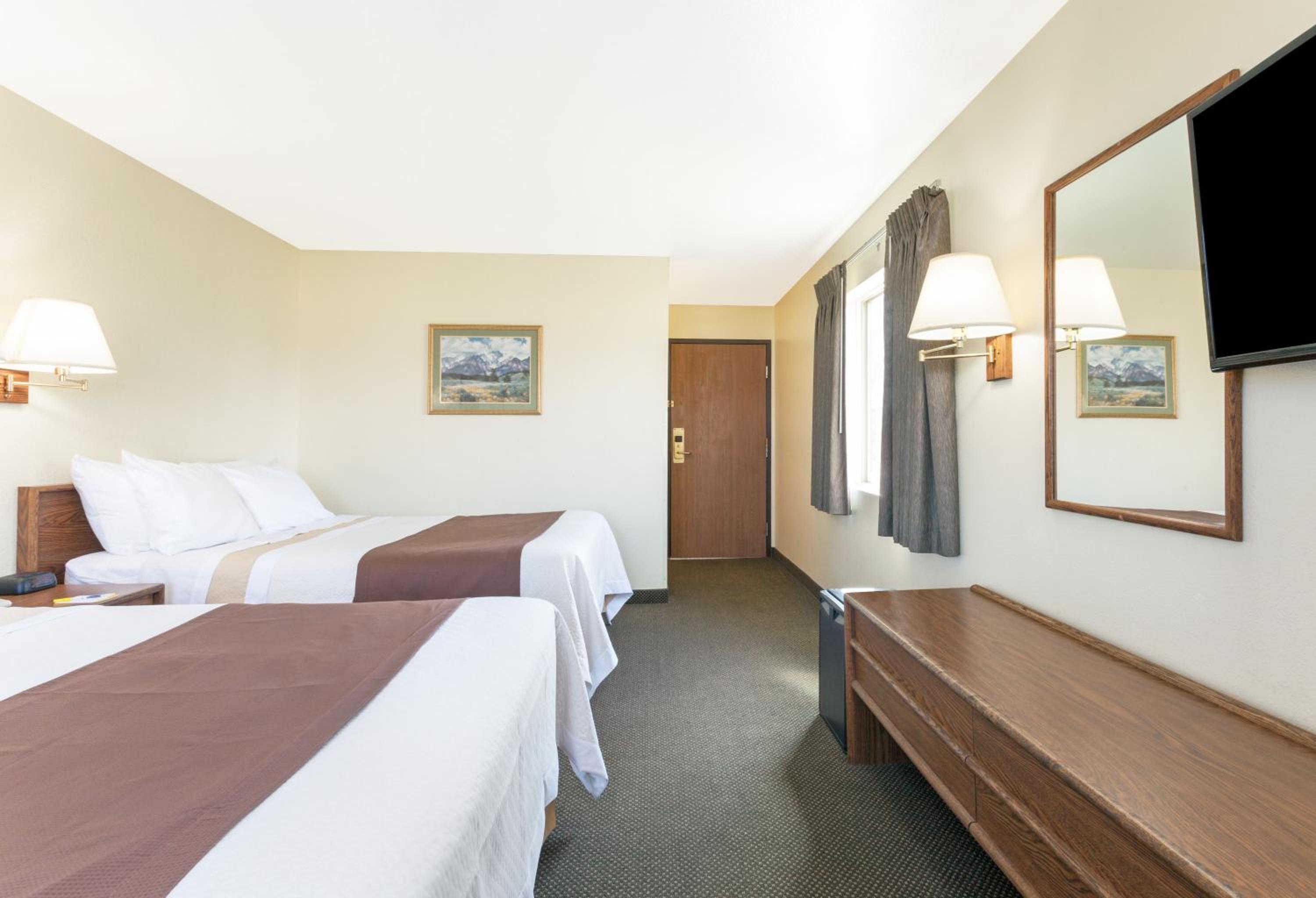 Queen Room with Two Queen Beds - Smoking - Photo 1