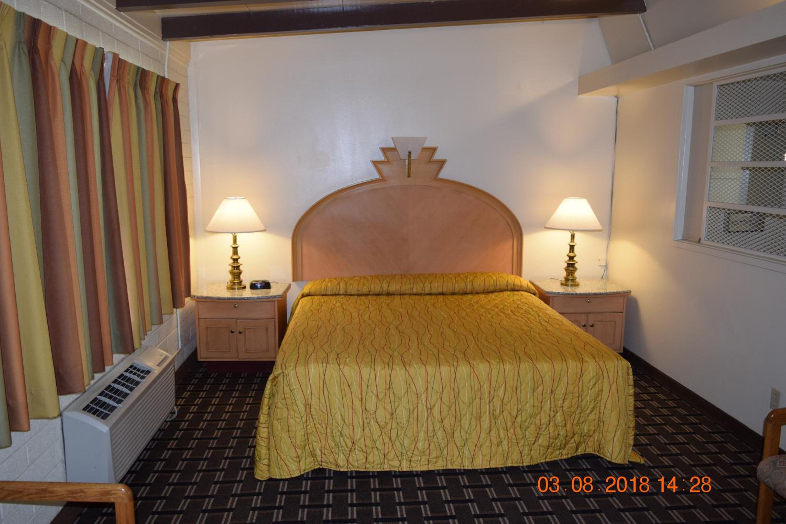 Deluxe King Room photo 1