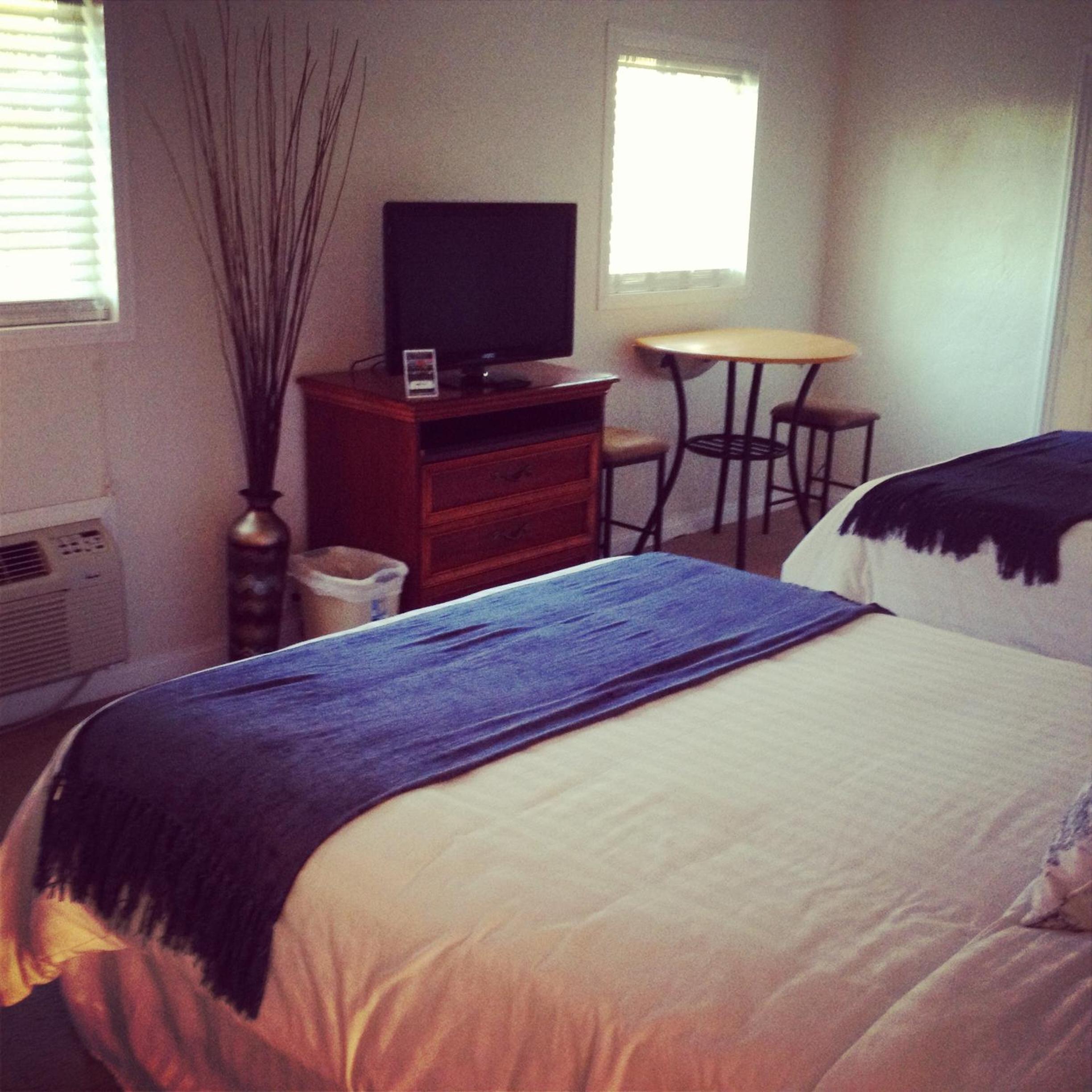 Queen Room with Two Queen Beds photo 3