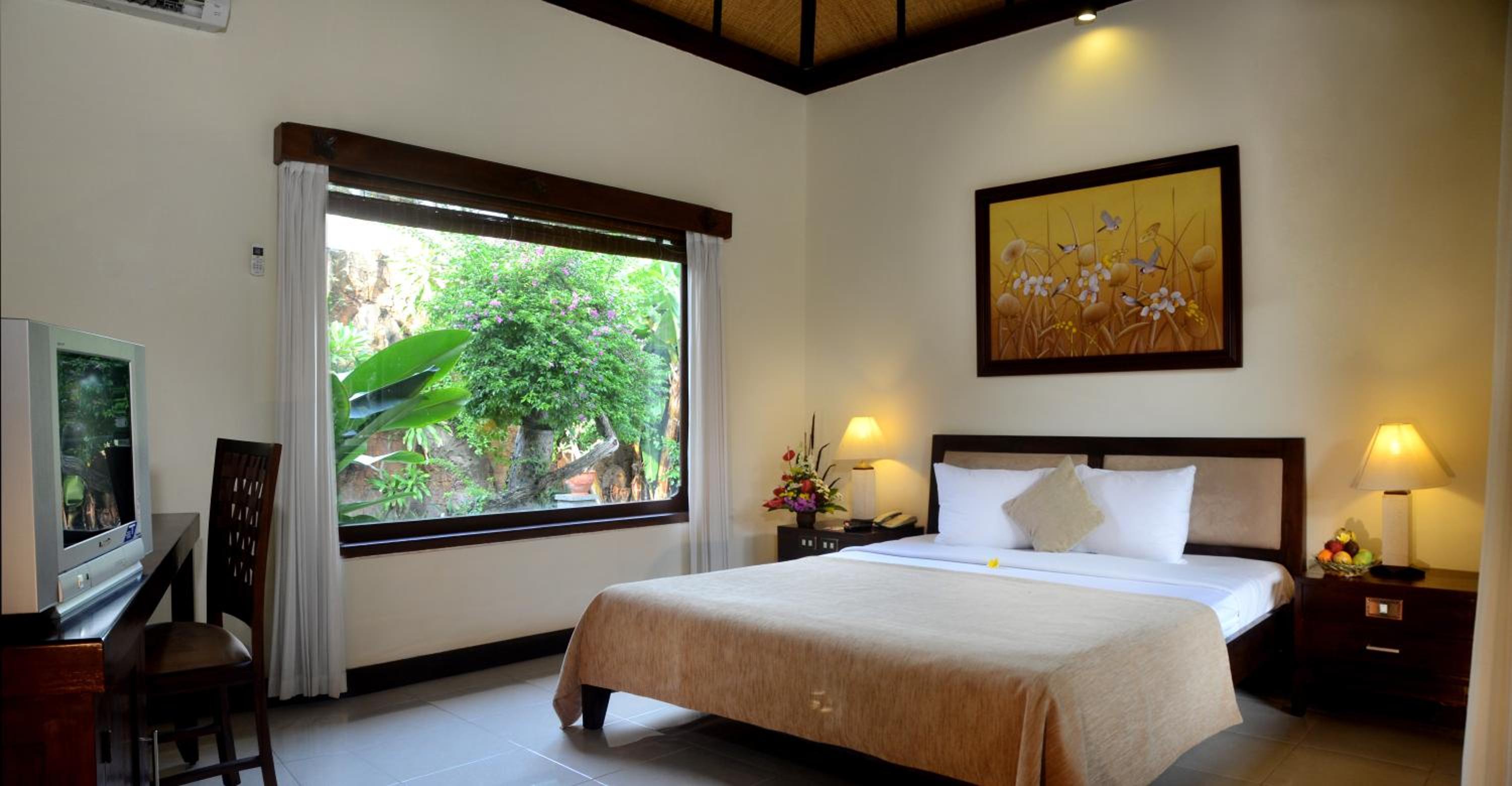 Deluxe Room with Garden View - Photo 10