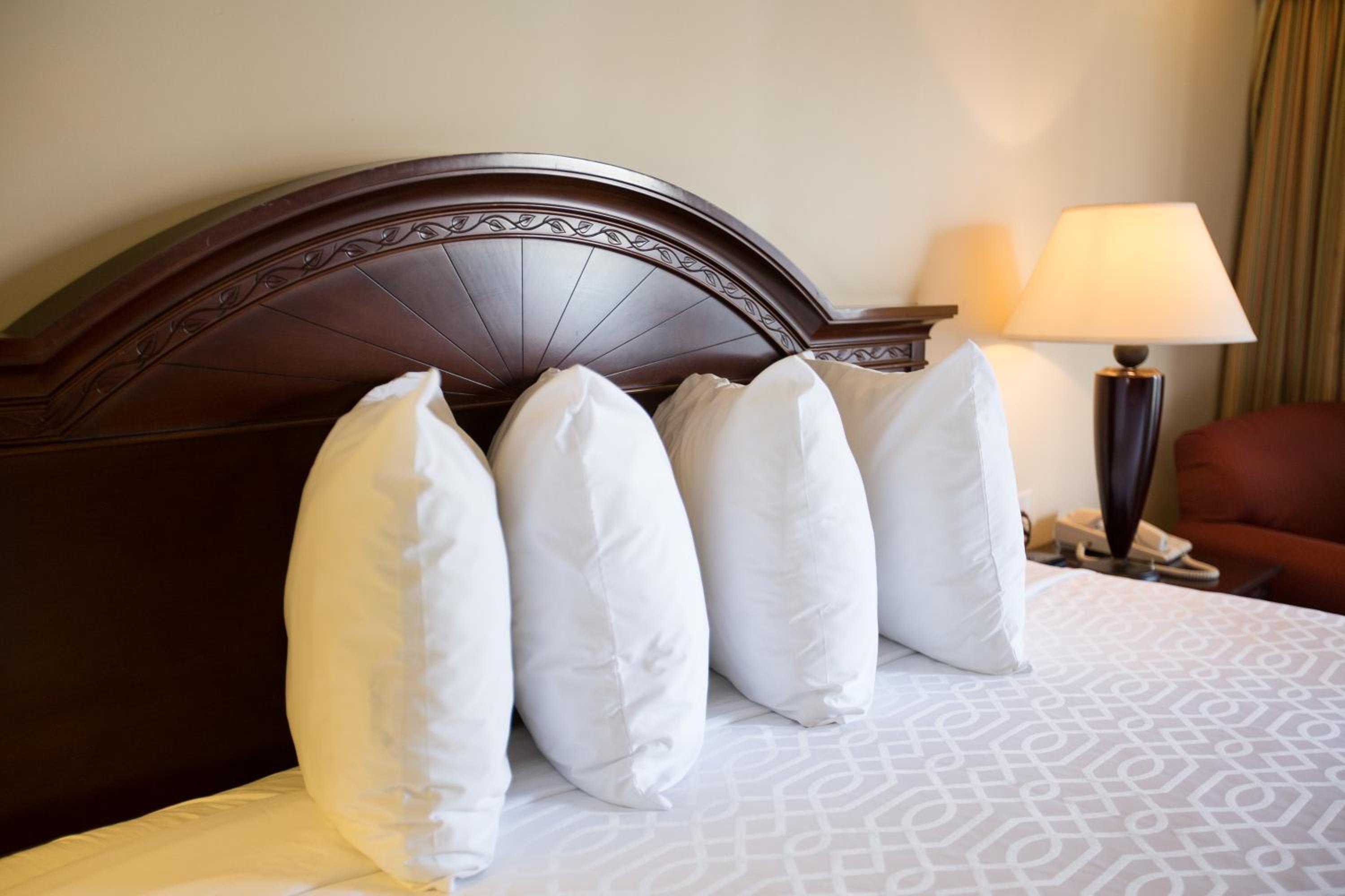 Standard King Room - Photo 9