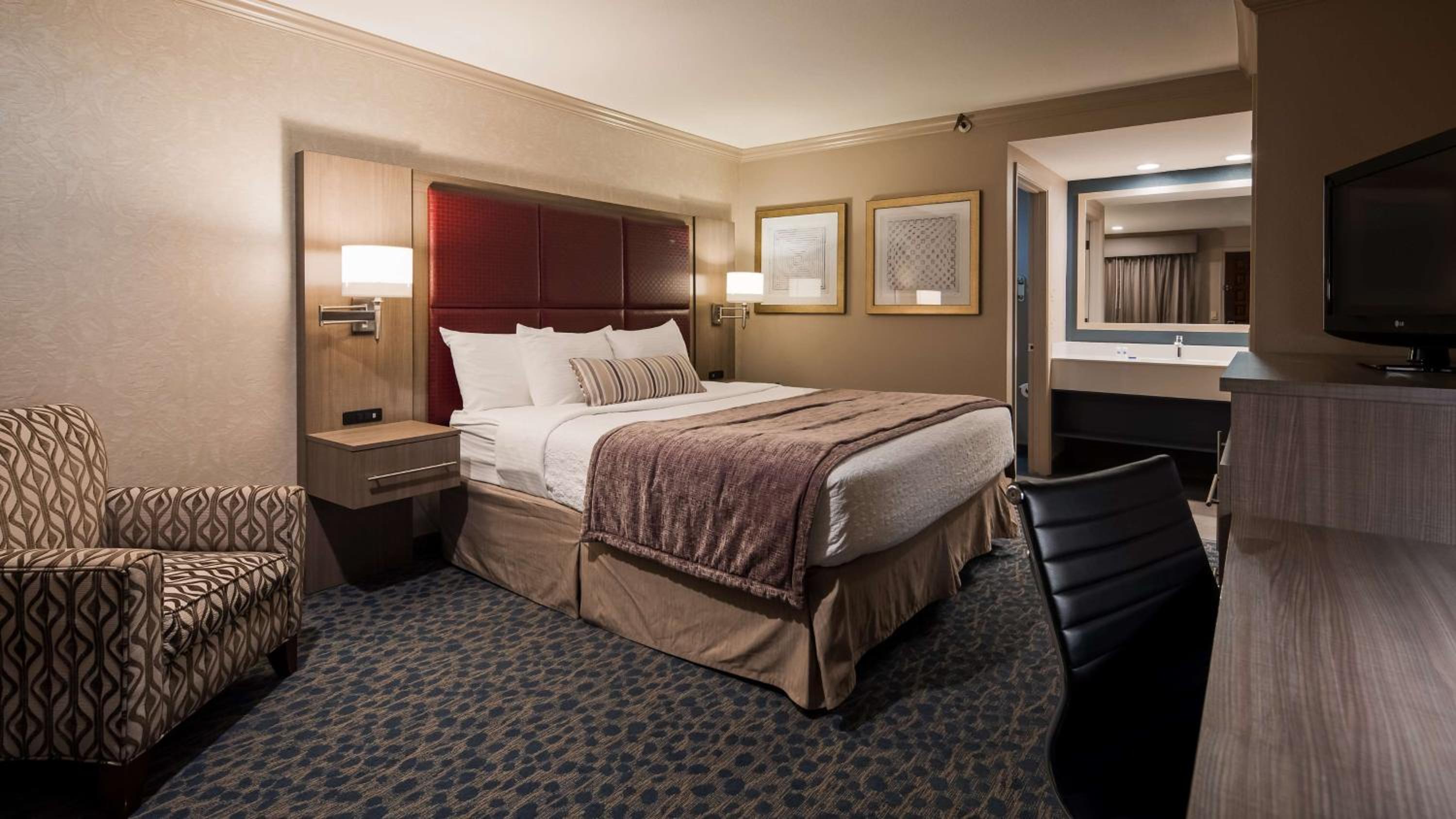 King Room - Non-Smoking - Photo 4