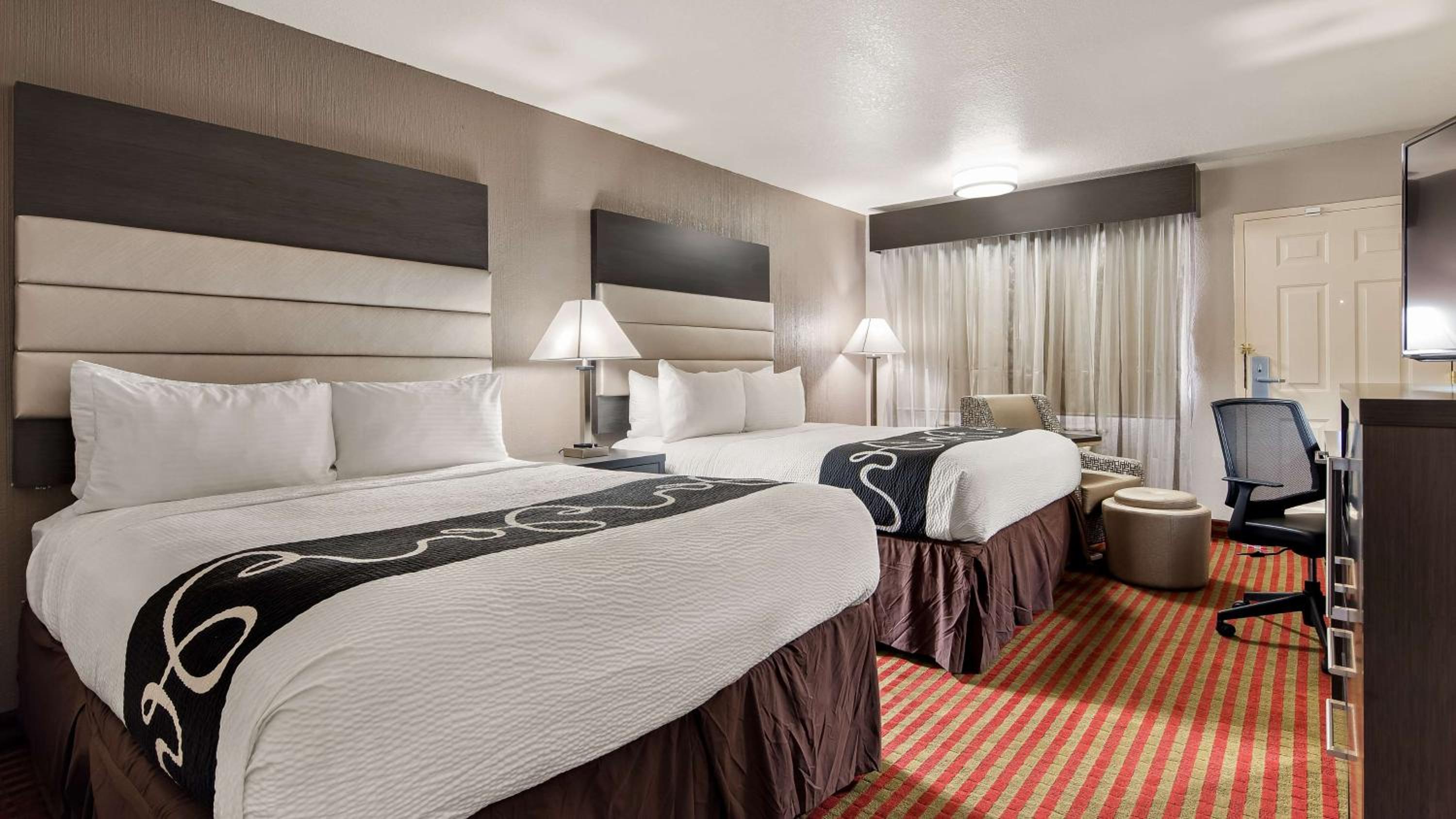 Queen Room with Two Queen Beds - Non-Smoking - Photo 1