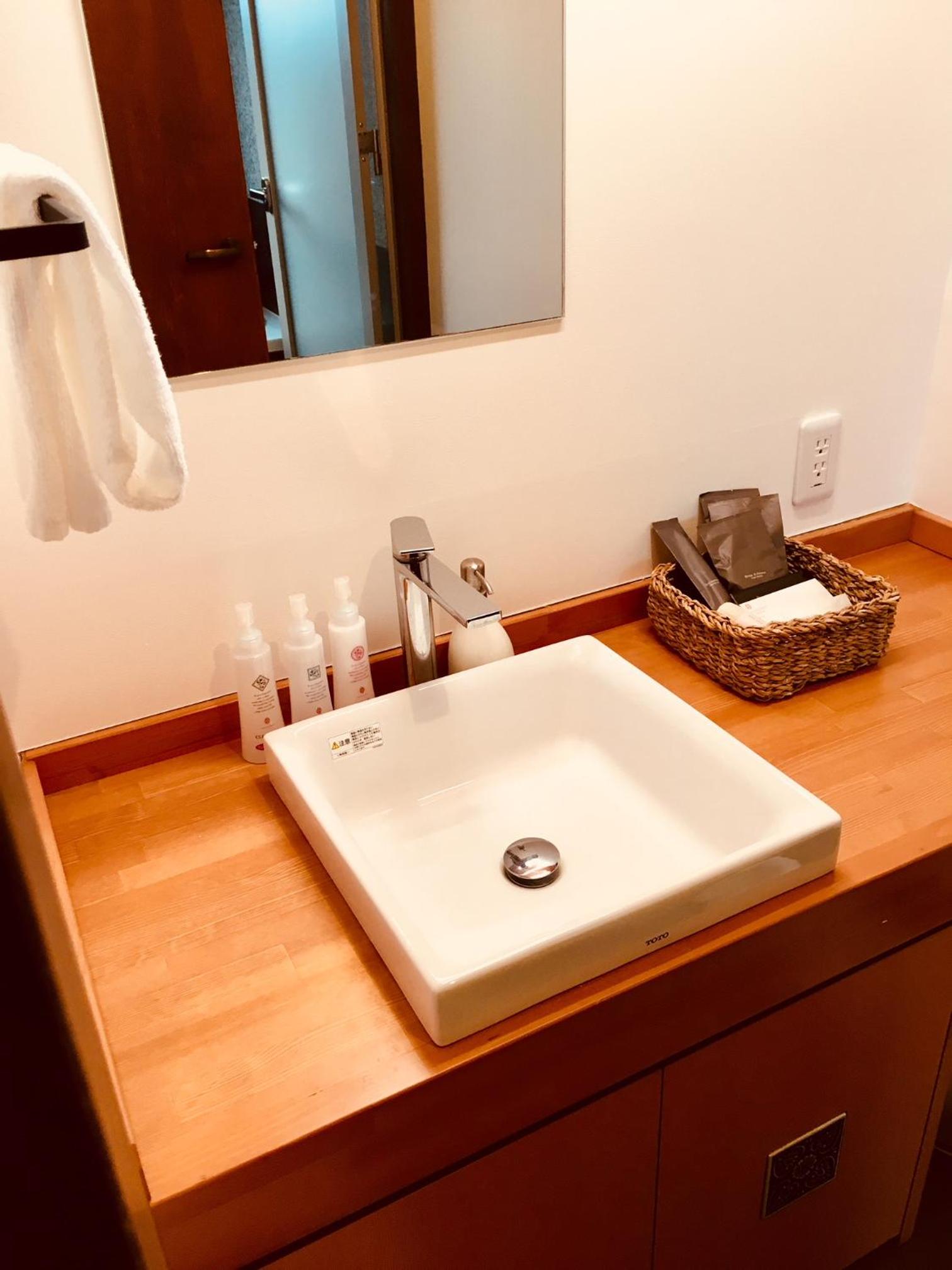 Twin Room with Bathroom photo 2