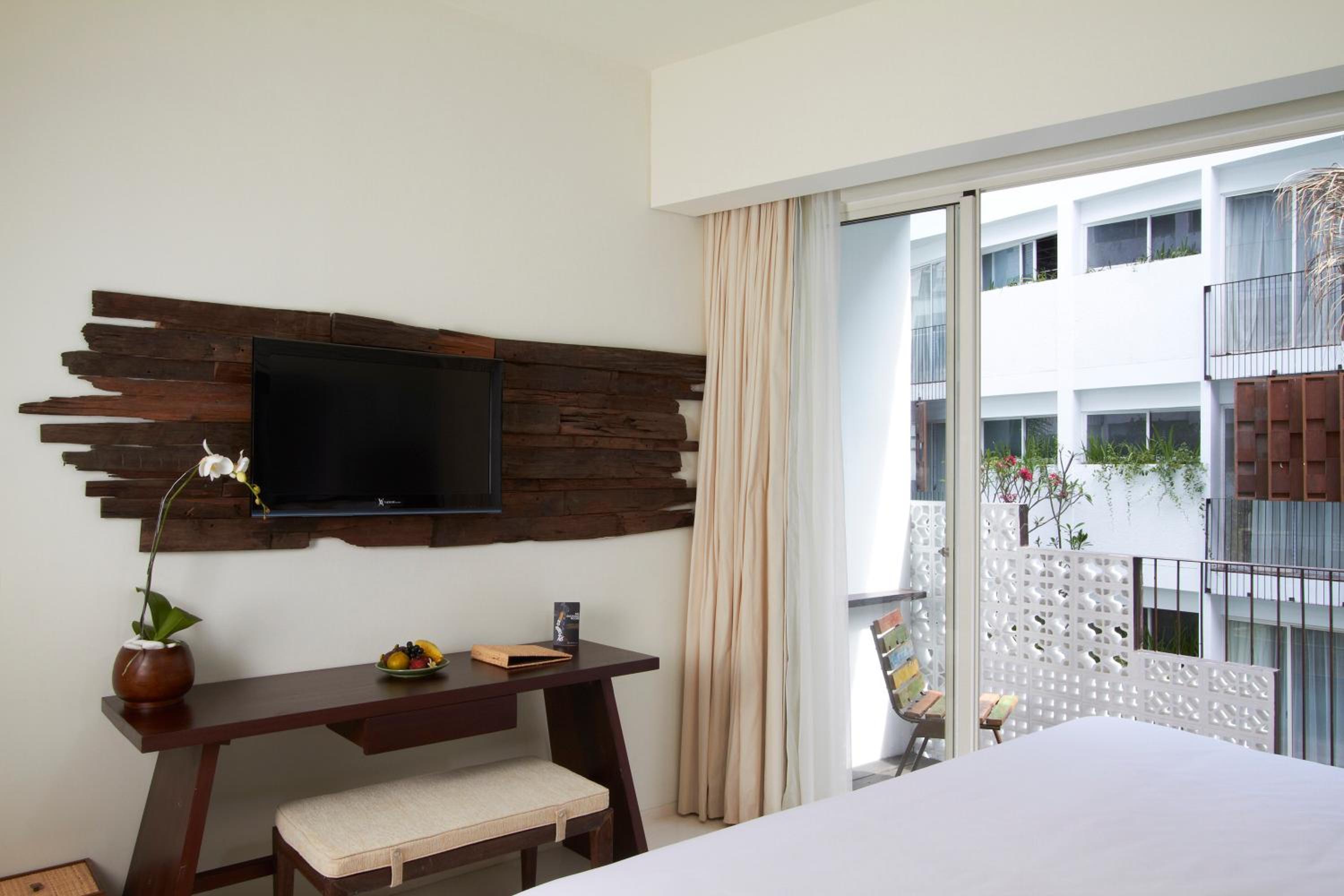 Grand Deluxe King Bed - Photo 3