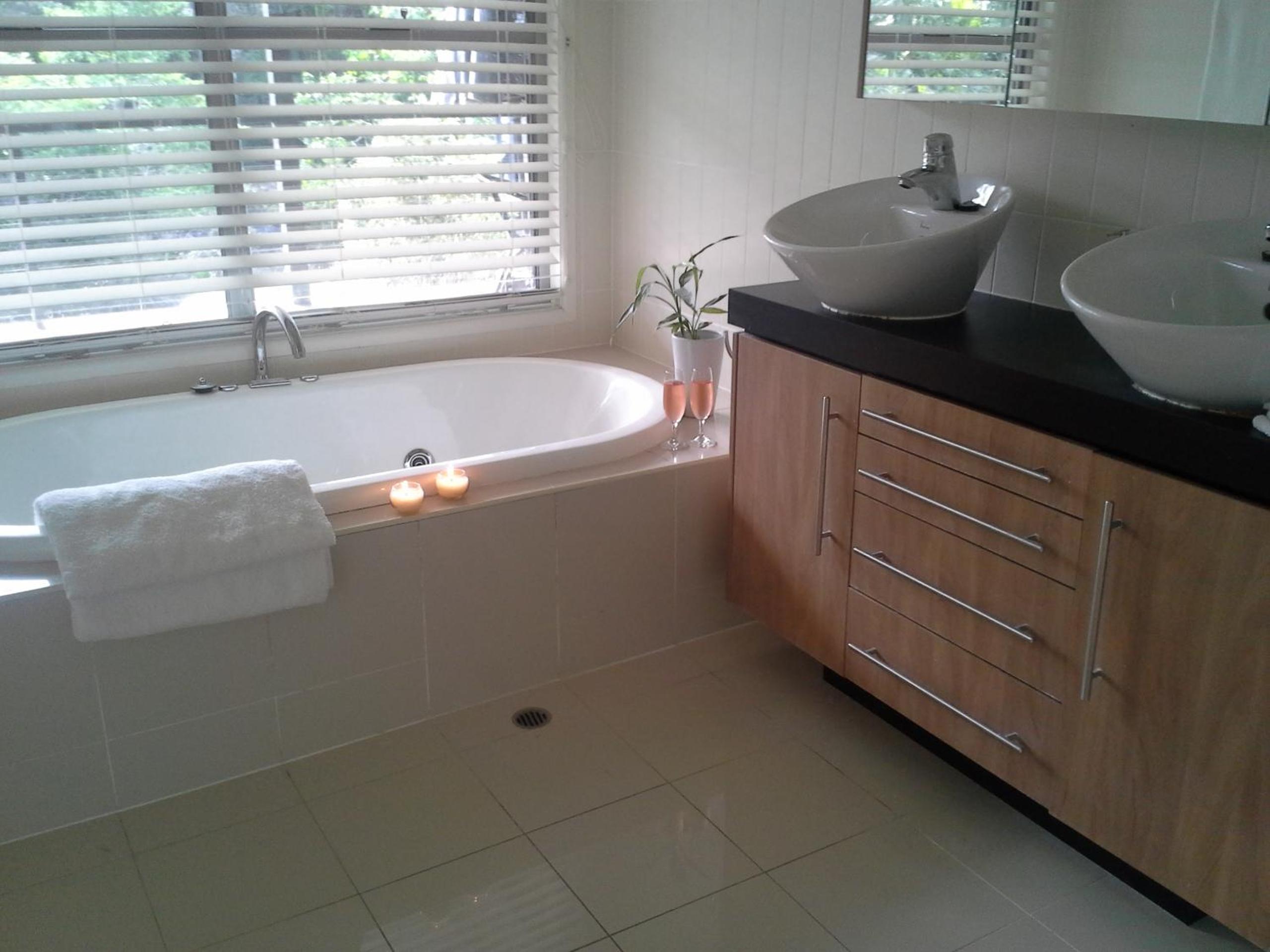Mobile Home - Photo 12
