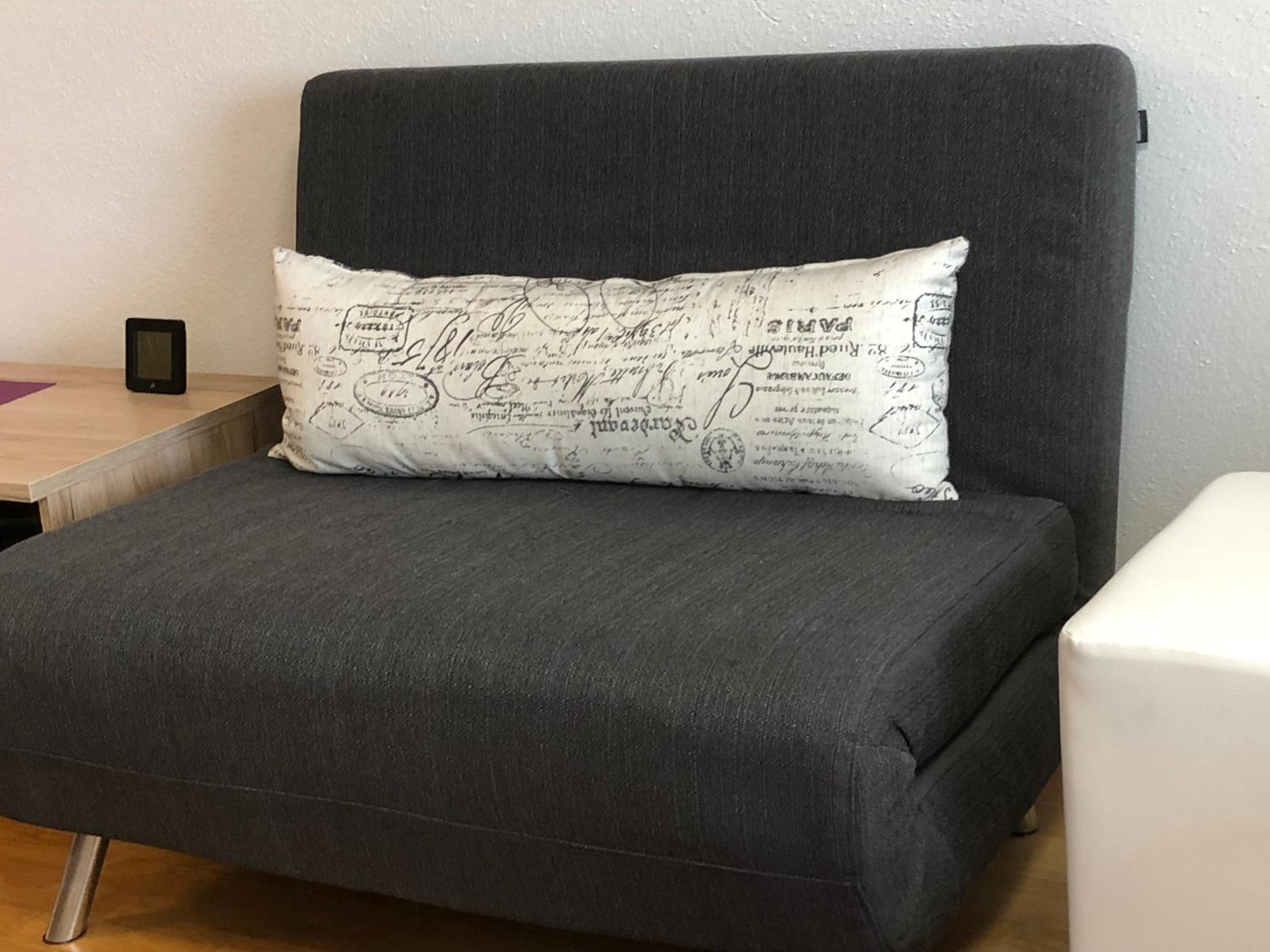 One-Bedroom Apartment - Photo 2