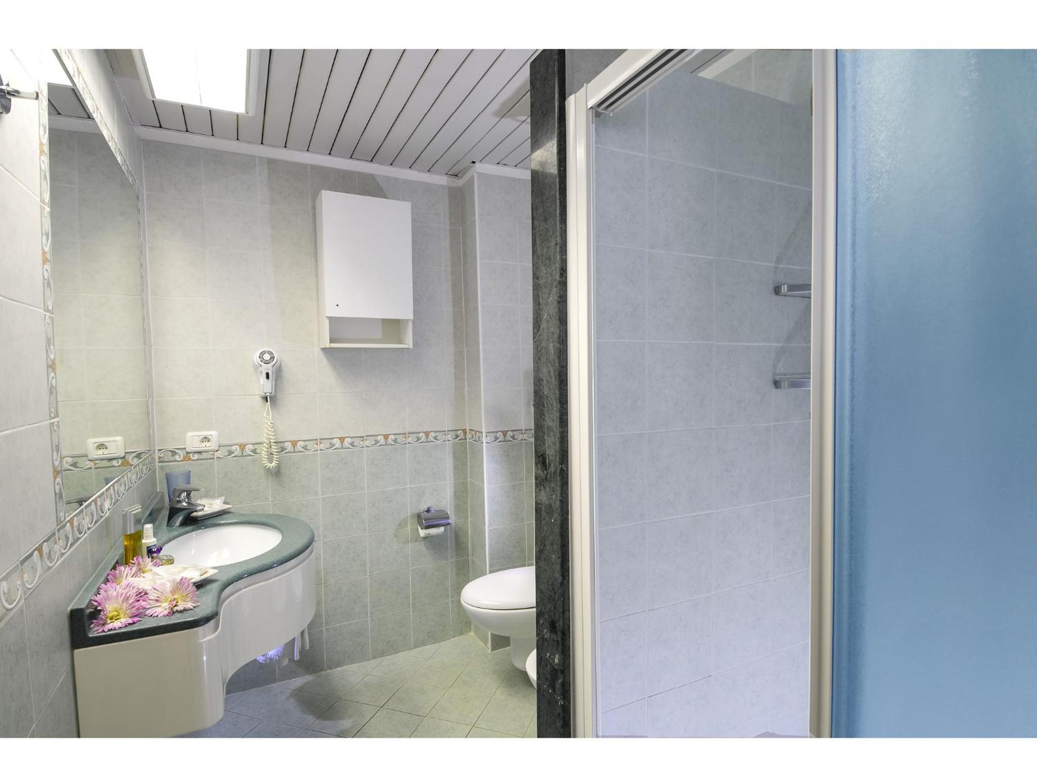 Standard Triple Room photo 3