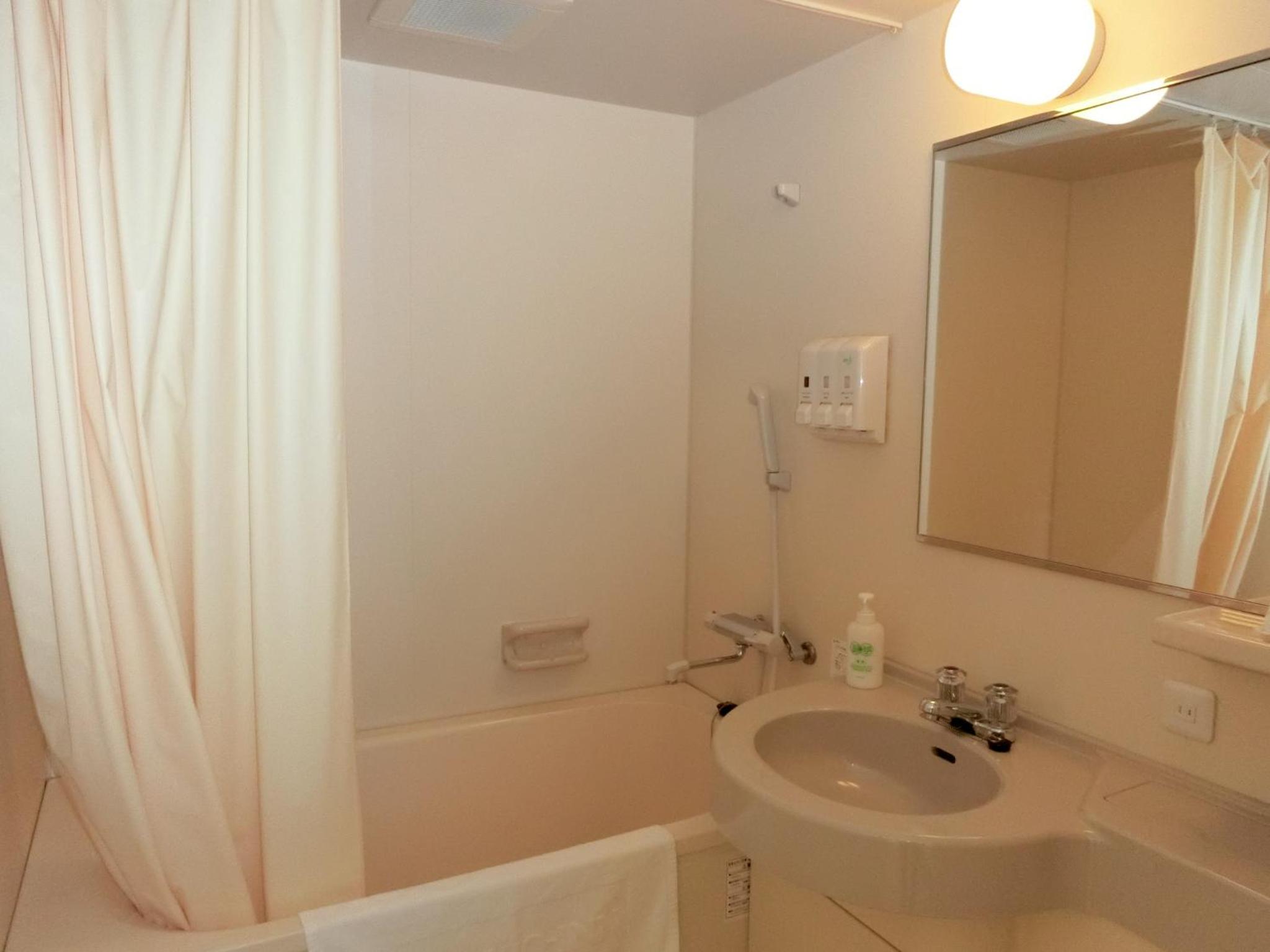 Single Room - Non-Smoking photo 2