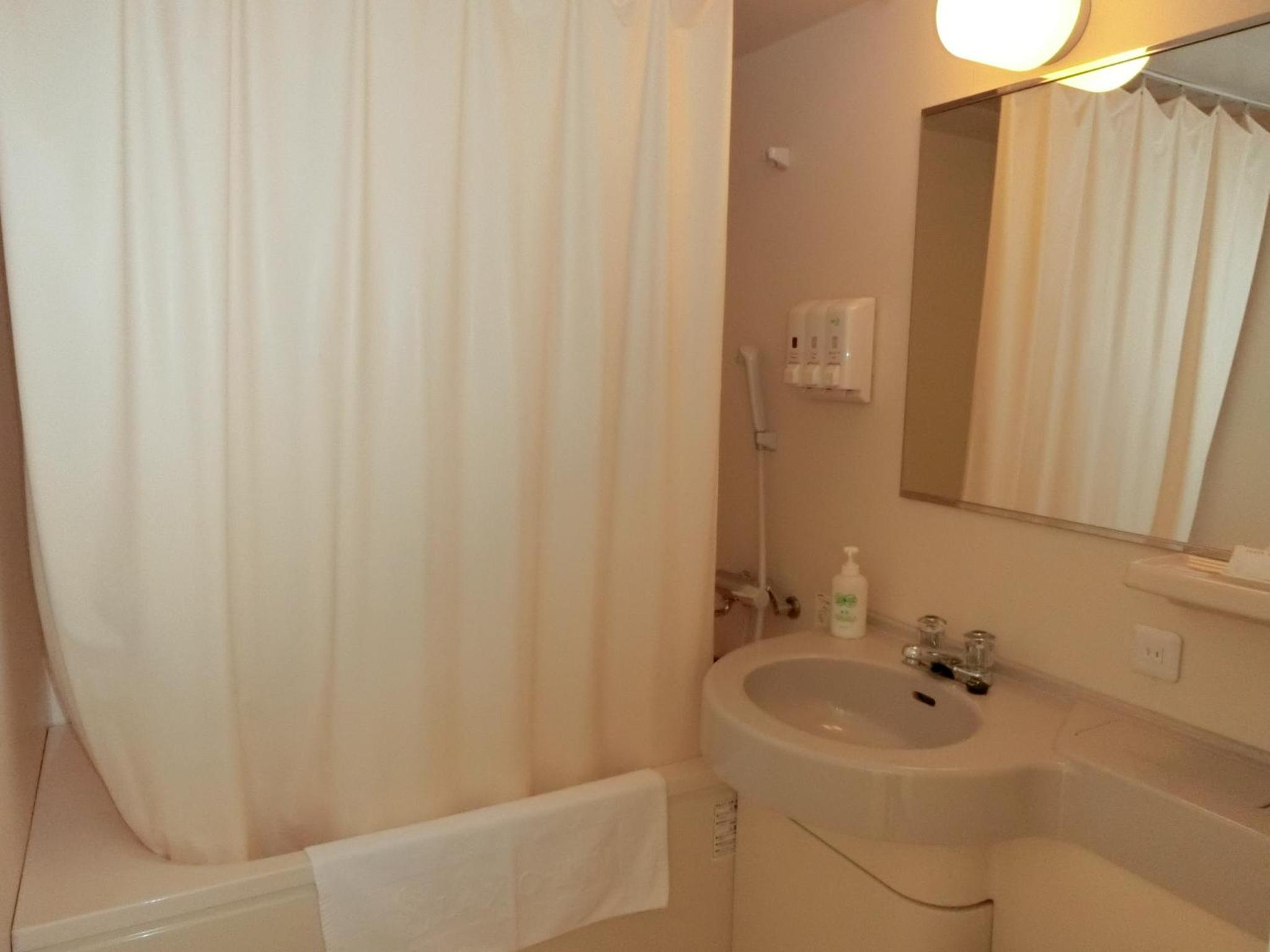 Single Room - Smoking photo 3