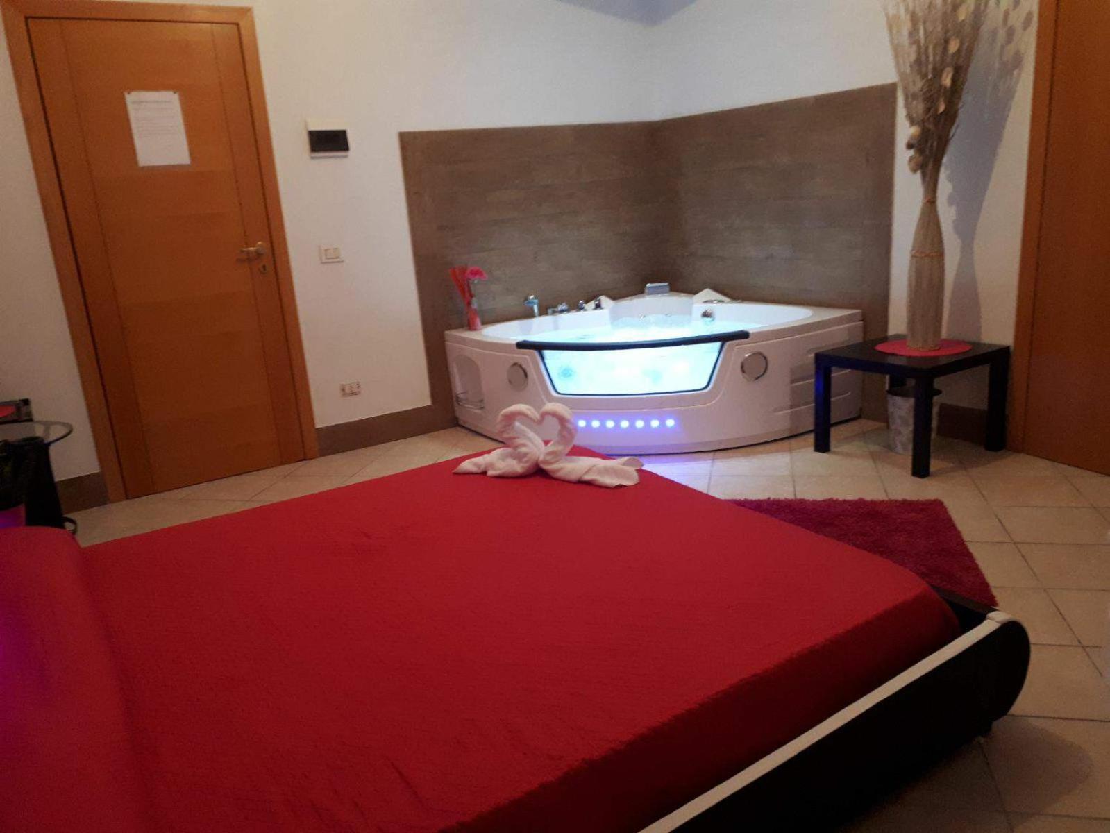 Queen Suite with Spa Bath