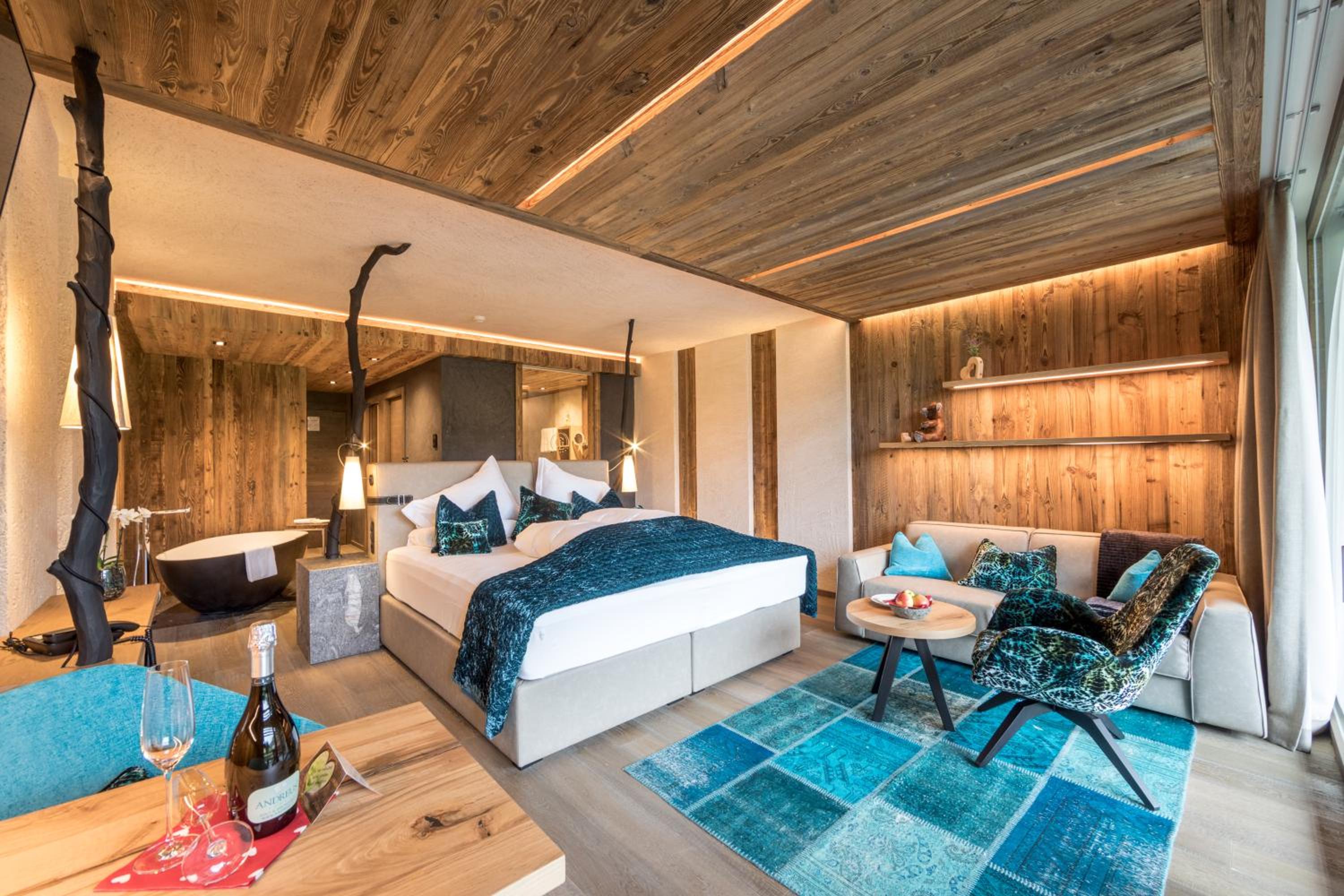 Deluxe Suite with Spa Bath
