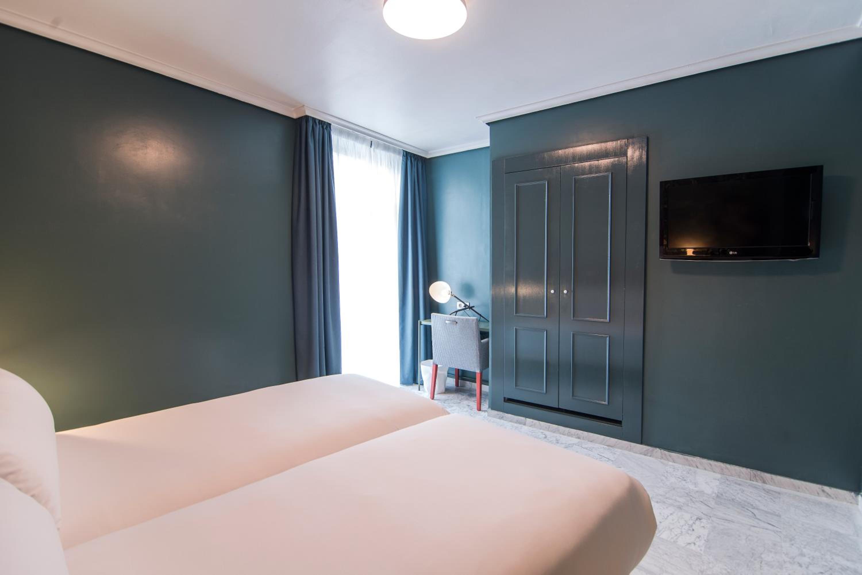 Double Room - Photo 8