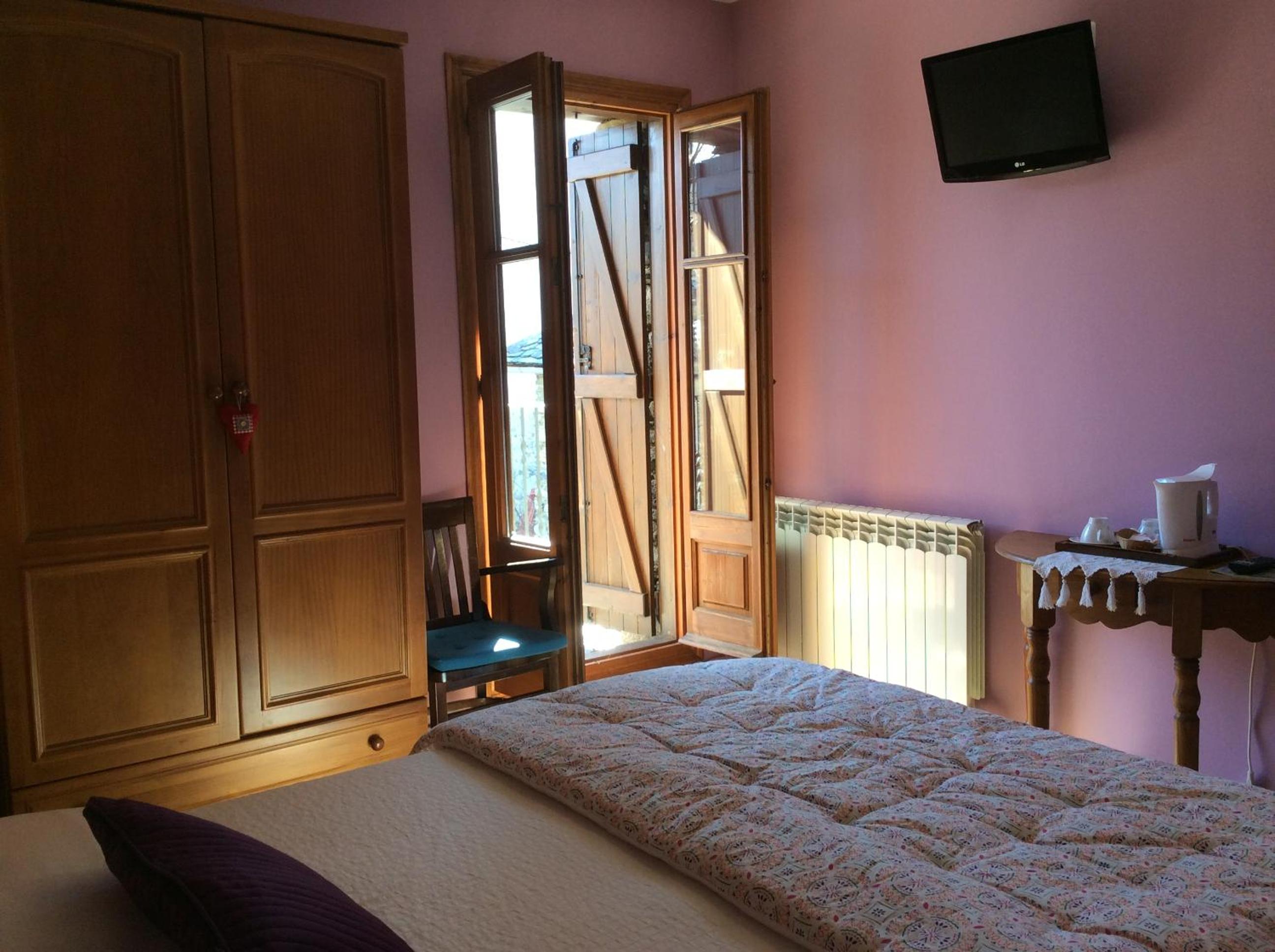 Double or Twin Room - Photo 11