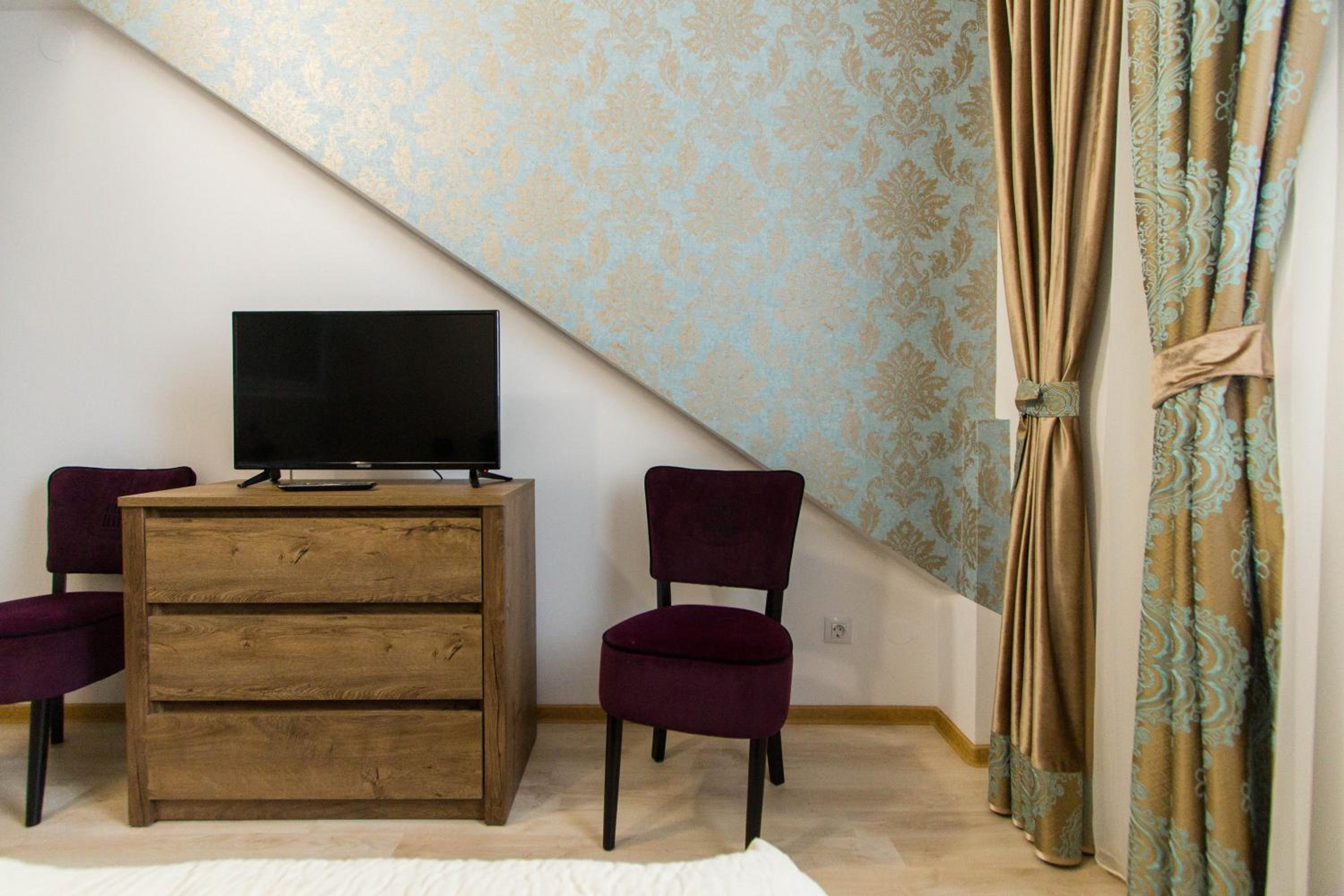 Double Room - Photo 8