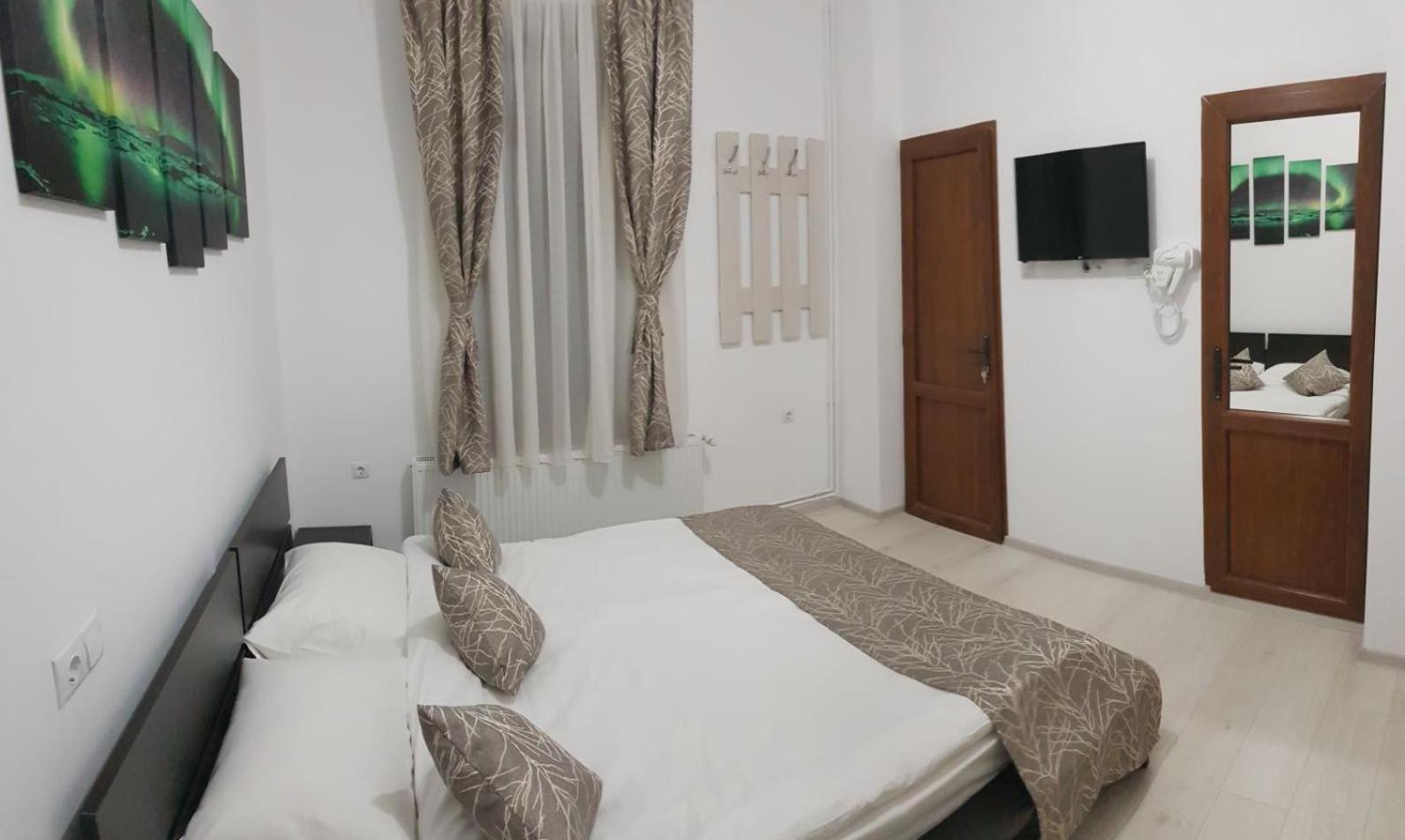Standard Double Room - Photo 4