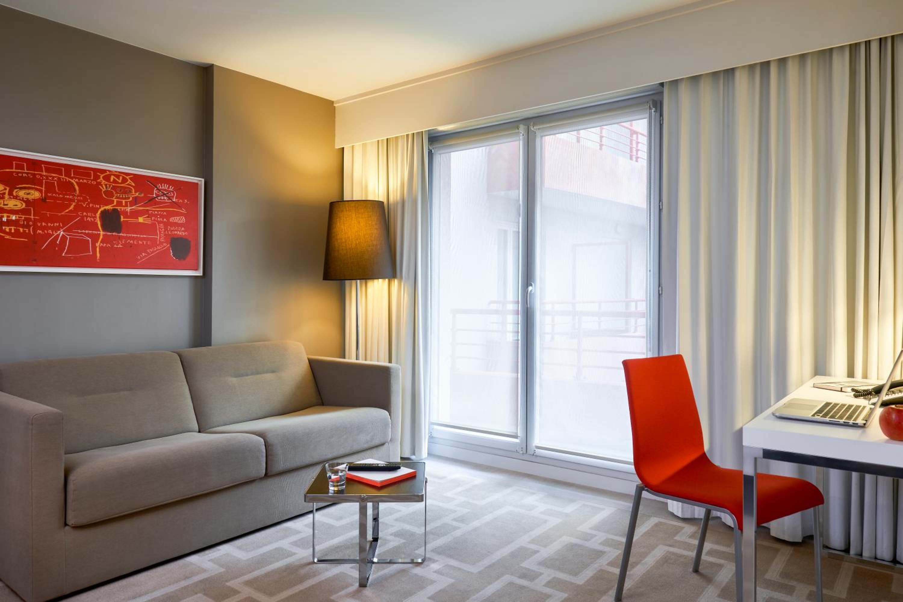 One-Bedroom Apartment - Photo 3