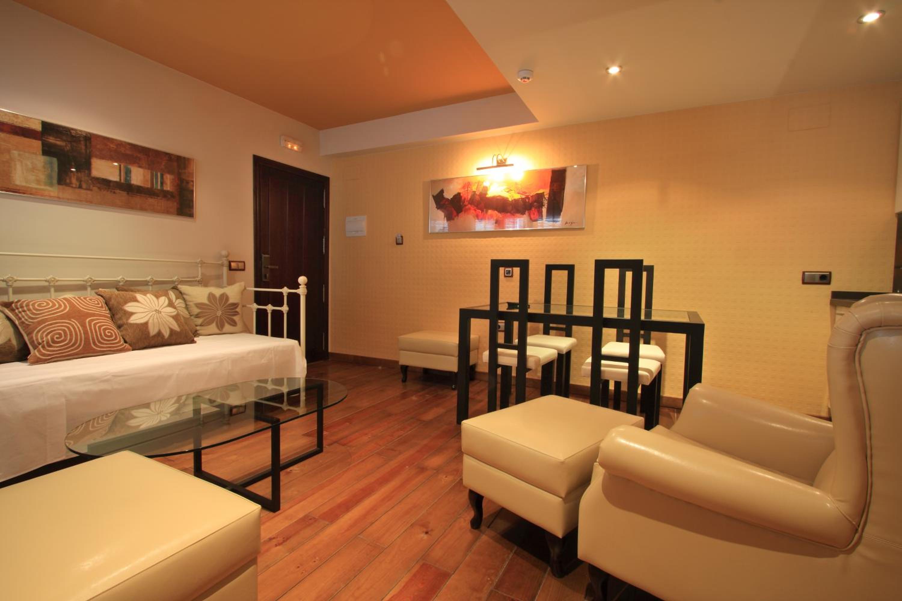 2- Bedroom Apartment Suite with Complimentary Spa Access - Photo 6